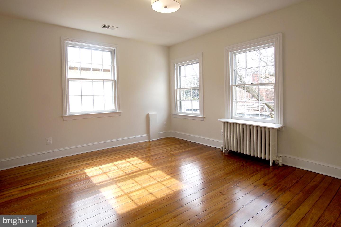 115 6TH ST SE, WASHINGTON, District Of Columbia 20003, 4 Bedrooms Bedrooms, ,1 BathroomBathrooms,Residential,For sale,115 6TH ST SE,DCDC2247632 MLS # DCDC2247632