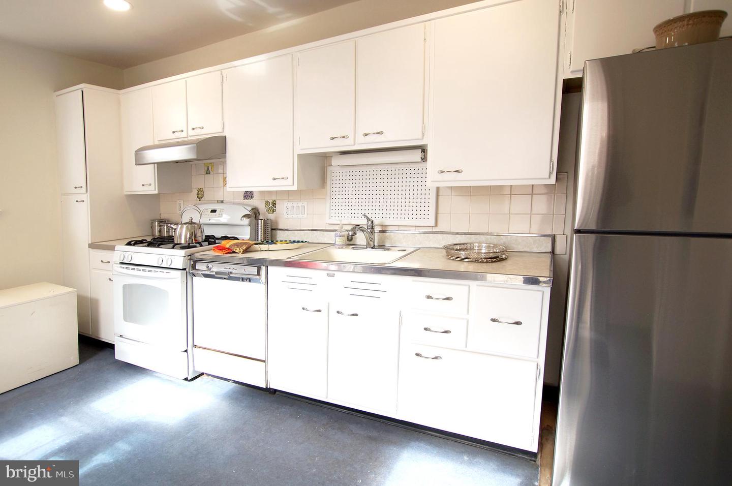 115 6TH ST SE, WASHINGTON, District Of Columbia 20003, 4 Bedrooms Bedrooms, ,1 BathroomBathrooms,Residential,For sale,115 6TH ST SE,DCDC2247632 MLS # DCDC2247632