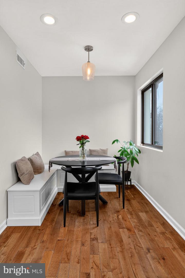 1817 OLD POST TER, WOODBRIDGE, Virginia 22191, 4 Bedrooms Bedrooms, ,3 BathroomsBathrooms,Residential,For sale,1817 OLD POST TER,VAPW2113224 MLS # VAPW2113224