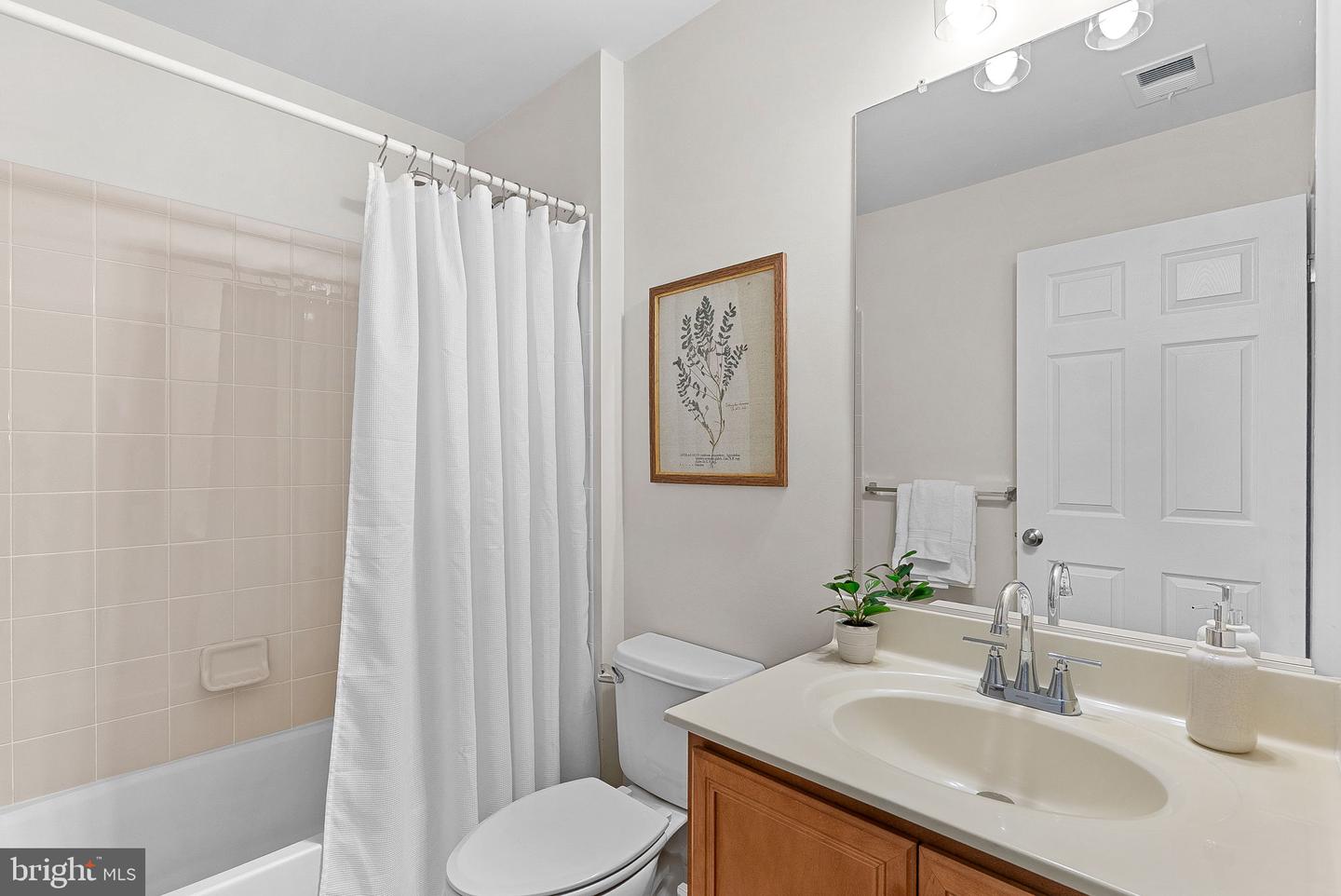 25631 ANTHEM TER, CHANTILLY, Virginia 20152, 3 Bedrooms Bedrooms, ,3 BathroomsBathrooms,Residential,For sale,25631 ANTHEM TER,VALO2116658 MLS # VALO2116658