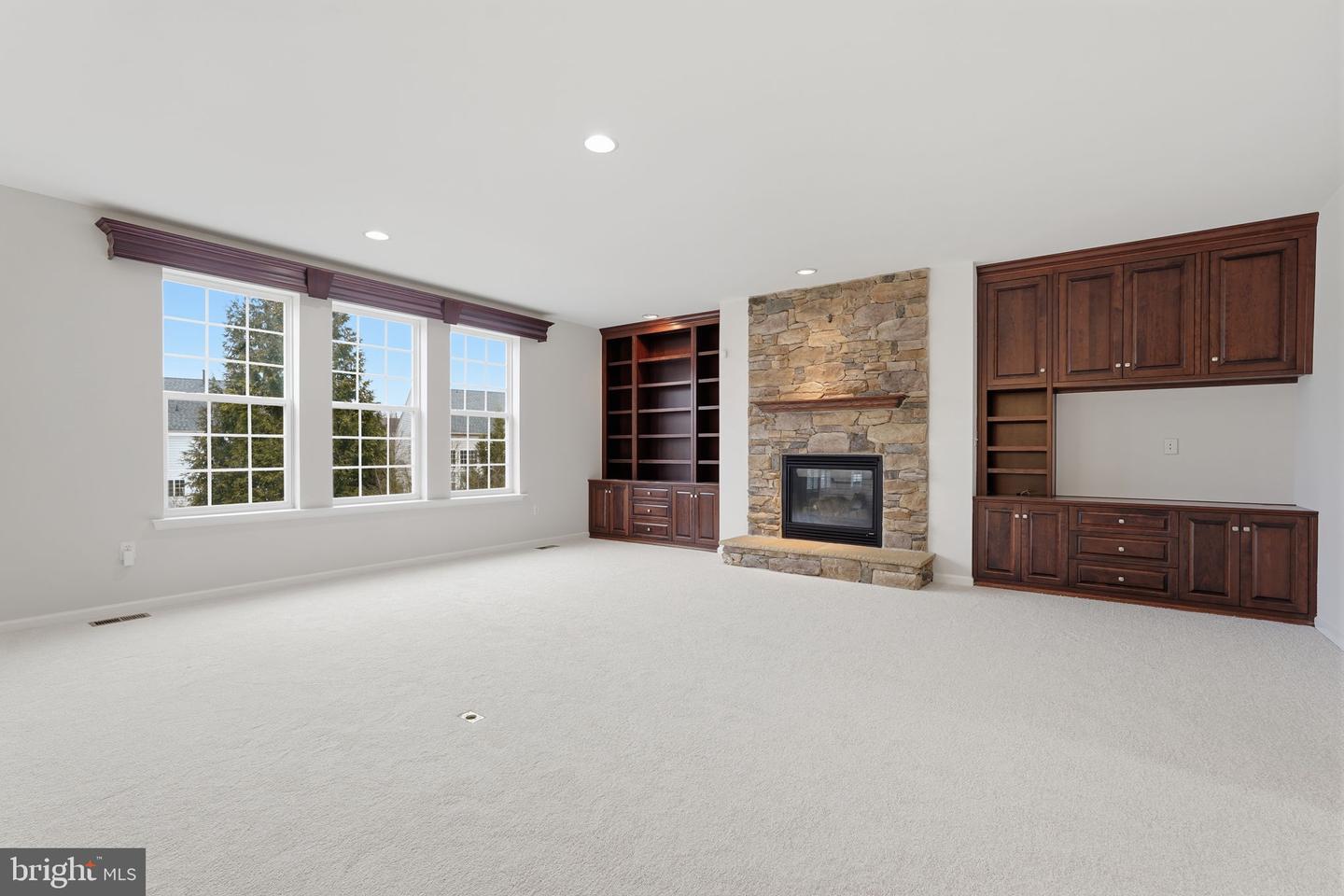 8831 CALBERA CT, GAINESVILLE, Virginia 20155, 4 Bedrooms Bedrooms, ,4 BathroomsBathrooms,Residential,For sale,8831 CALBERA CT,VAPW2113234 MLS # VAPW2113234