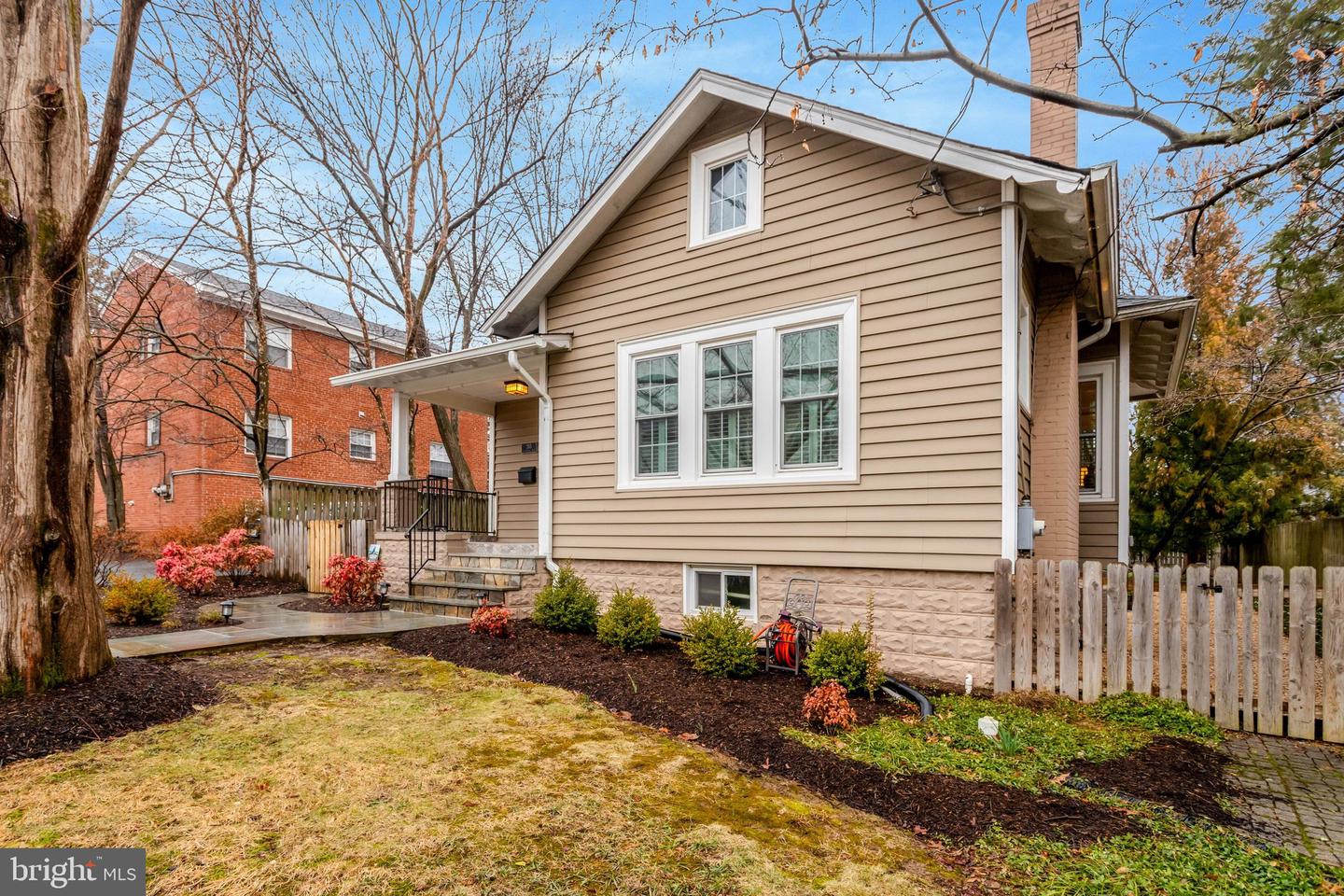 2515 N PERSHING DR, ARLINGTON, Virginia 22201, 3 Bedrooms Bedrooms, ,3 BathroomsBathrooms,Residential,For sale,2515 N PERSHING DR,VAAR2069286 MLS # VAAR2069286