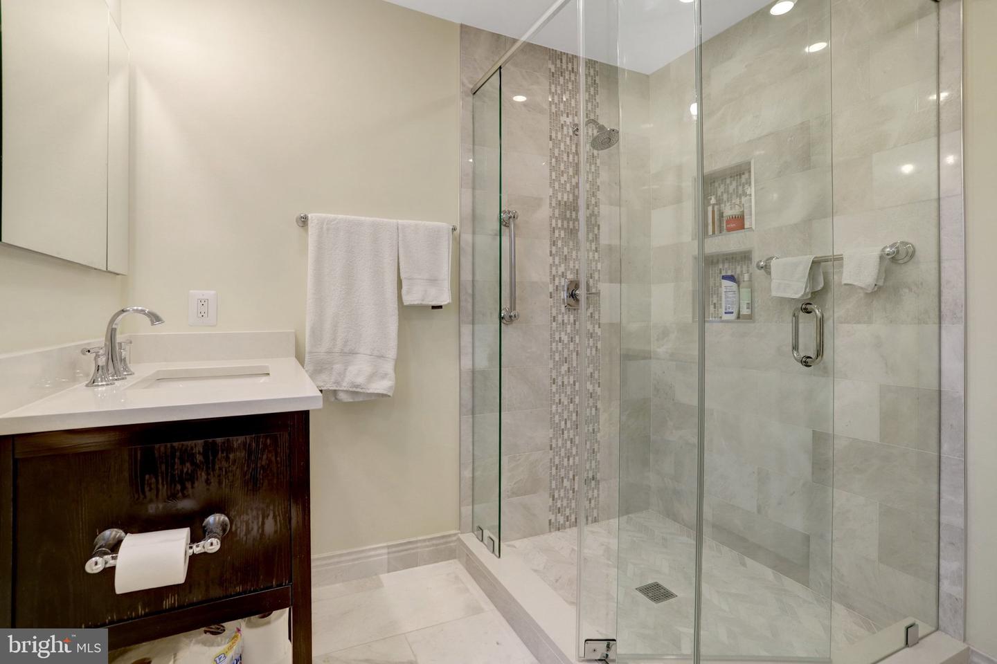 2515 N PERSHING DR, ARLINGTON, Virginia 22201, 3 Bedrooms Bedrooms, ,3 BathroomsBathrooms,Residential,For sale,2515 N PERSHING DR,VAAR2069286 MLS # VAAR2069286