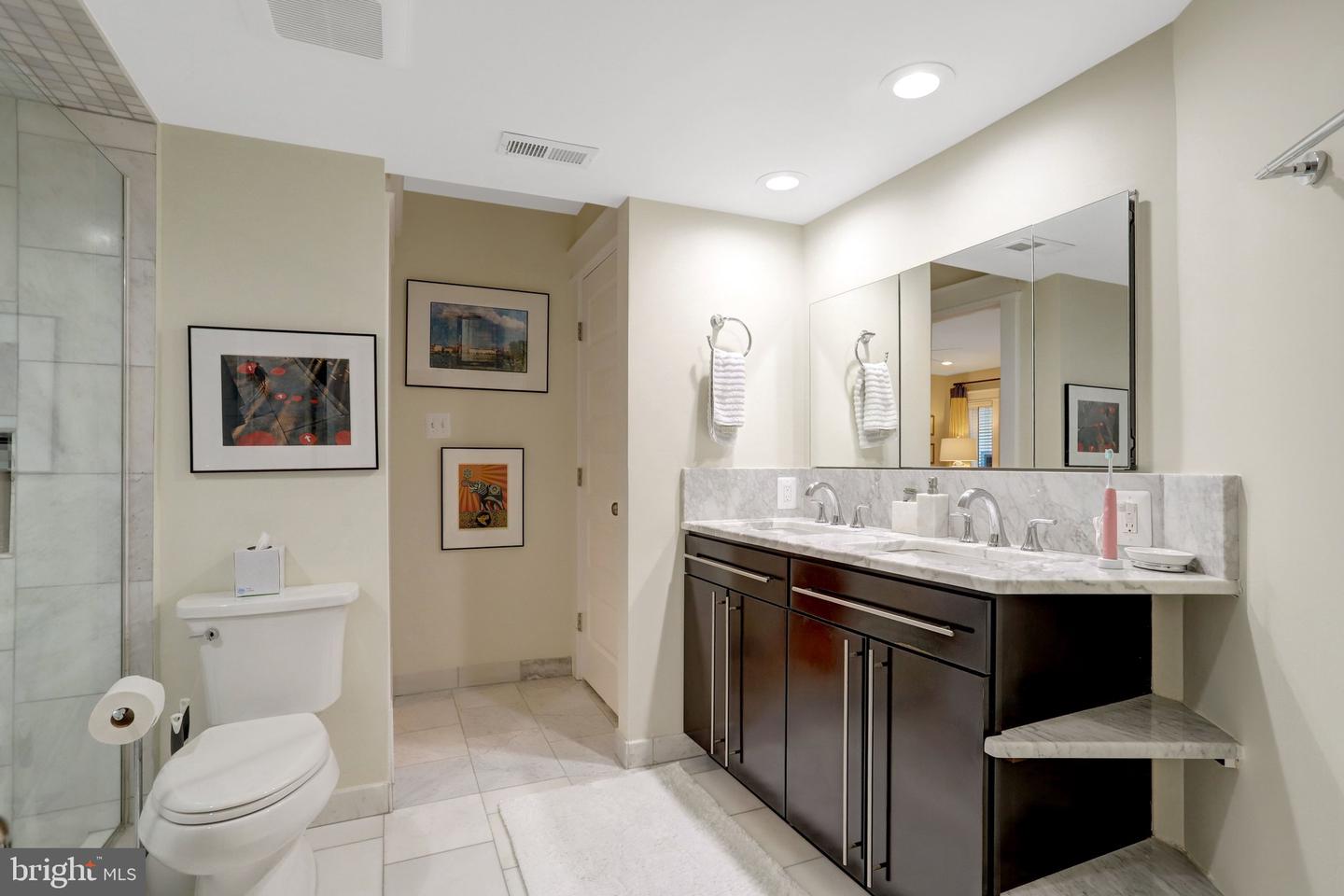 2515 N PERSHING DR, ARLINGTON, Virginia 22201, 3 Bedrooms Bedrooms, ,3 BathroomsBathrooms,Residential,For sale,2515 N PERSHING DR,VAAR2069286 MLS # VAAR2069286