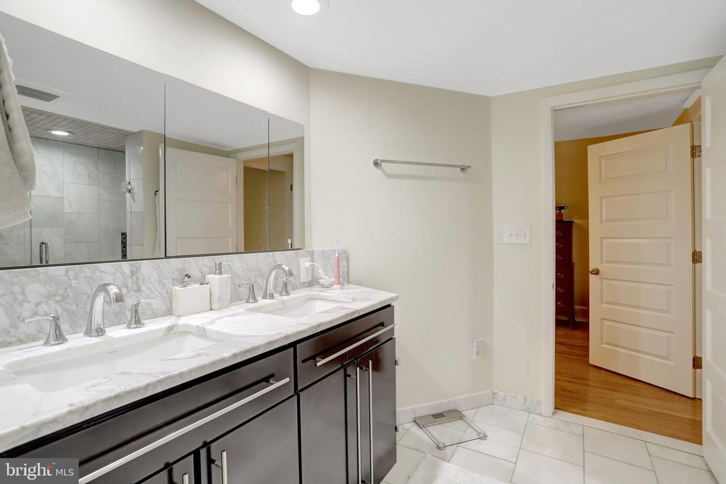 2515 N PERSHING DR, ARLINGTON, Virginia 22201, 3 Bedrooms Bedrooms, ,3 BathroomsBathrooms,Residential,For sale,2515 N PERSHING DR,VAAR2069286 MLS # VAAR2069286