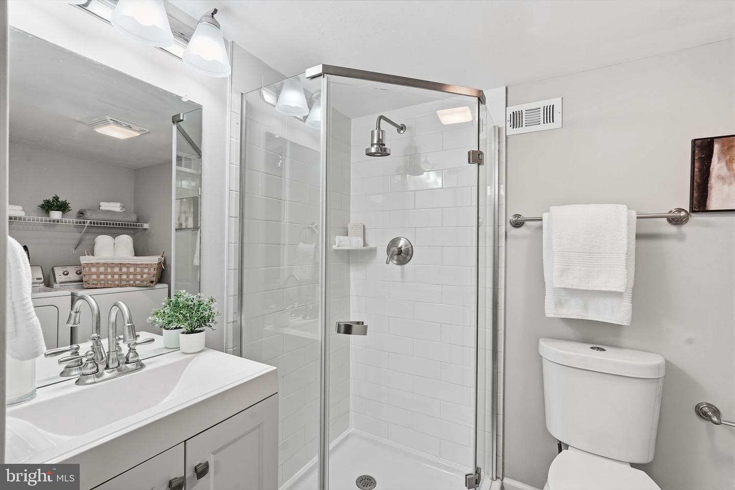 3617 S TAYLOR ST, ARLINGTON, Virginia 22206, 2 Bedrooms Bedrooms, ,2 BathroomsBathrooms,Residential,For sale,3617 S TAYLOR ST,VAAR2069294 MLS # VAAR2069294