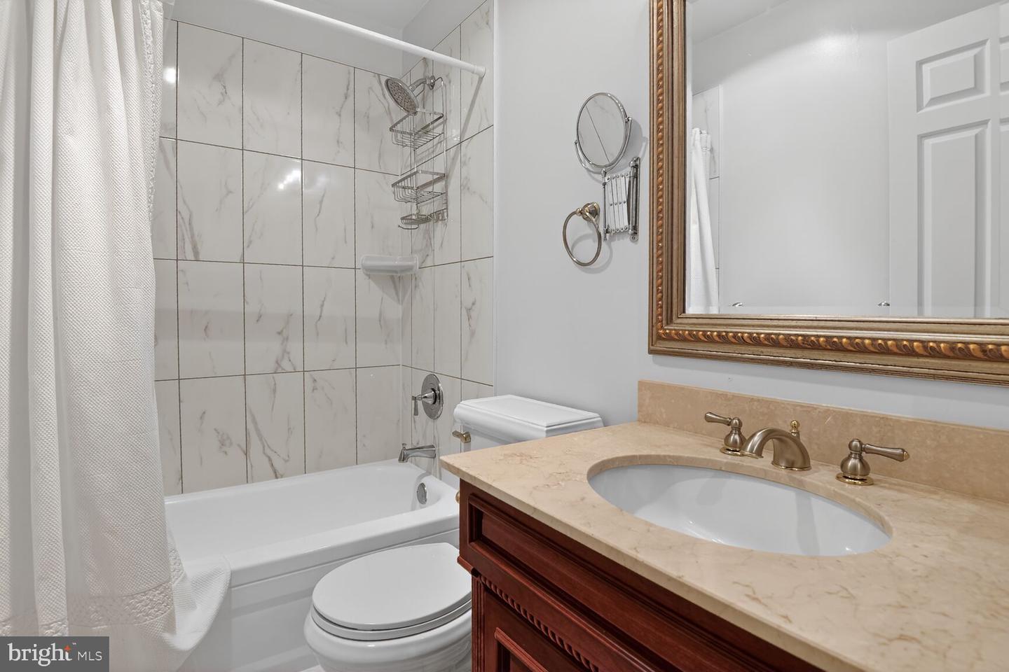 1018 N ROYAL ST, ALEXANDRIA, Virginia 22314, 3 Bedrooms Bedrooms, 6 Rooms Rooms,2 BathroomsBathrooms,Residential,For sale,1018 N ROYAL ST,VAAX2054498 MLS # VAAX2054498