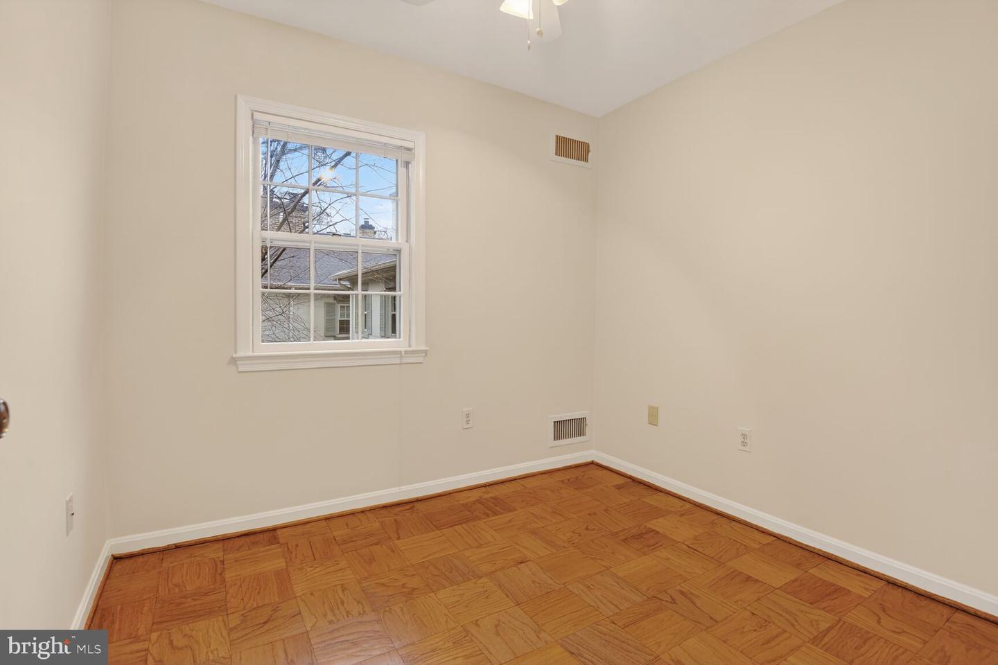1018 N ROYAL ST, ALEXANDRIA, Virginia 22314, 3 Bedrooms Bedrooms, 6 Rooms Rooms,2 BathroomsBathrooms,Residential,For sale,1018 N ROYAL ST,VAAX2054498 MLS # VAAX2054498