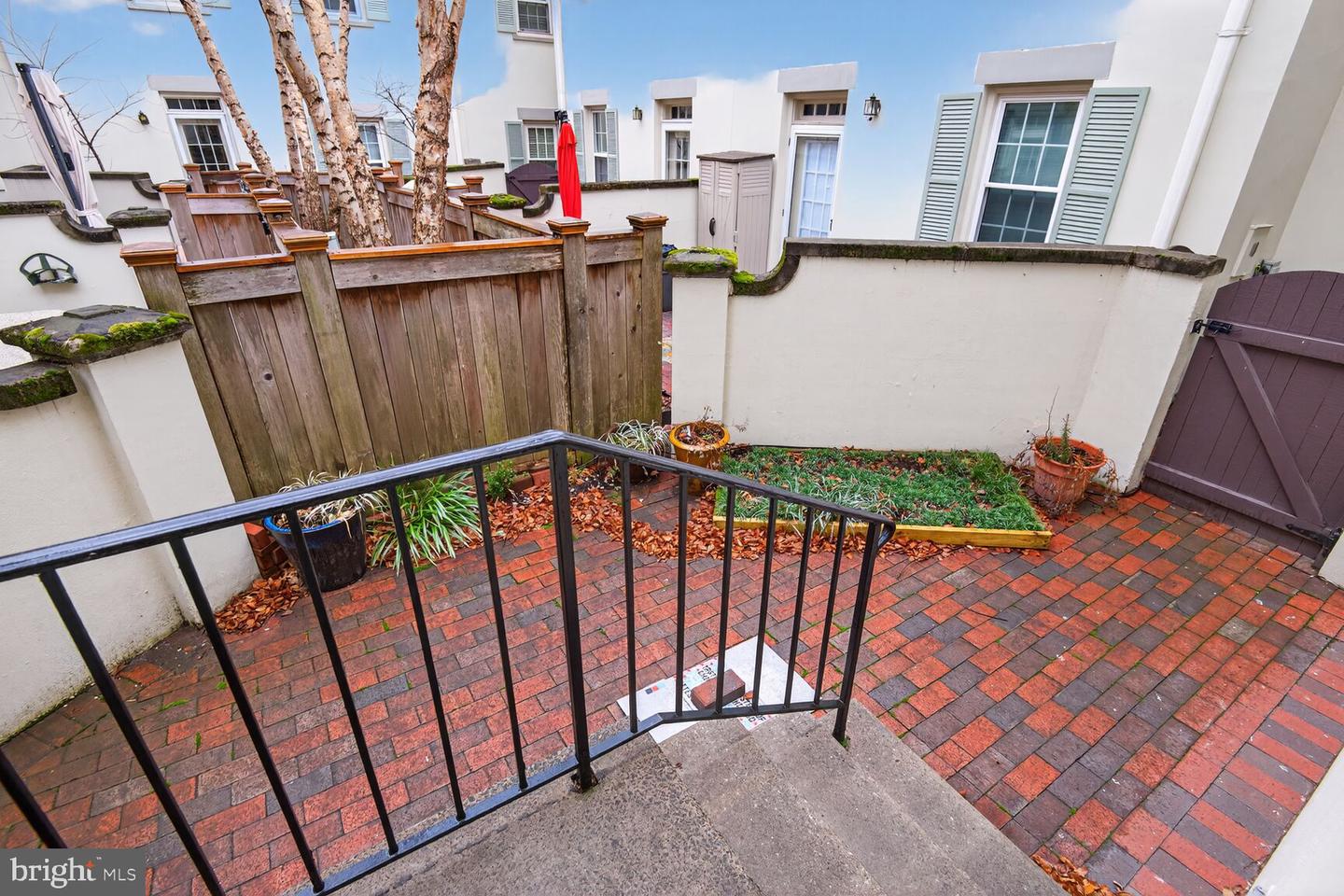 1018 N ROYAL ST, ALEXANDRIA, Virginia 22314, 3 Bedrooms Bedrooms, 6 Rooms Rooms,2 BathroomsBathrooms,Residential,For sale,1018 N ROYAL ST,VAAX2054498 MLS # VAAX2054498