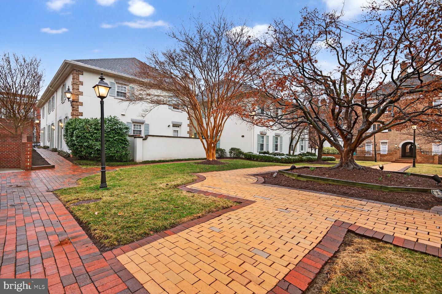 1018 N ROYAL ST, ALEXANDRIA, Virginia 22314, 3 Bedrooms Bedrooms, 6 Rooms Rooms,2 BathroomsBathrooms,Residential,For sale,1018 N ROYAL ST,VAAX2054498 MLS # VAAX2054498