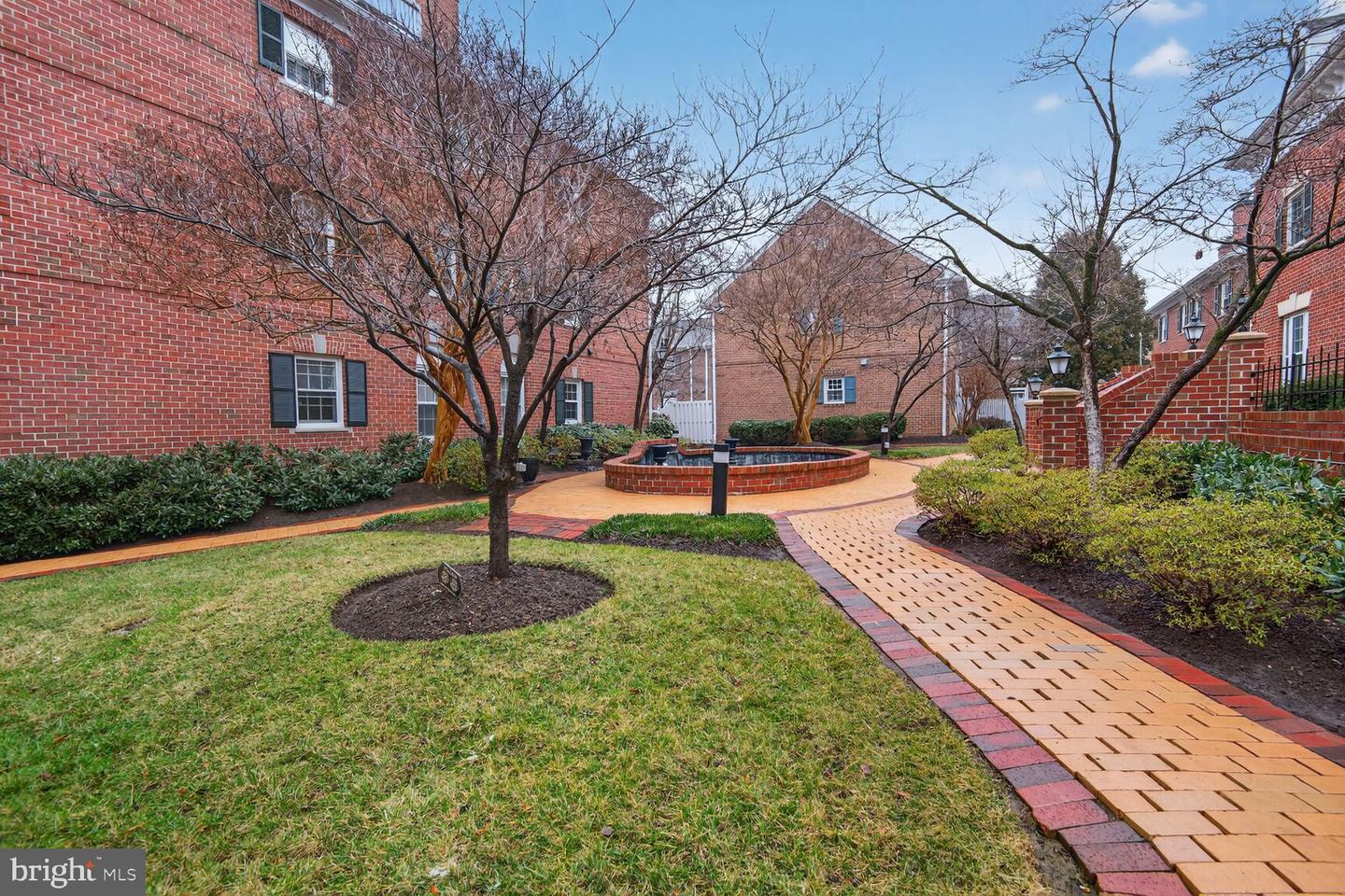 1018 N ROYAL ST, ALEXANDRIA, Virginia 22314, 3 Bedrooms Bedrooms, 6 Rooms Rooms,2 BathroomsBathrooms,Residential,For sale,1018 N ROYAL ST,VAAX2054498 MLS # VAAX2054498
