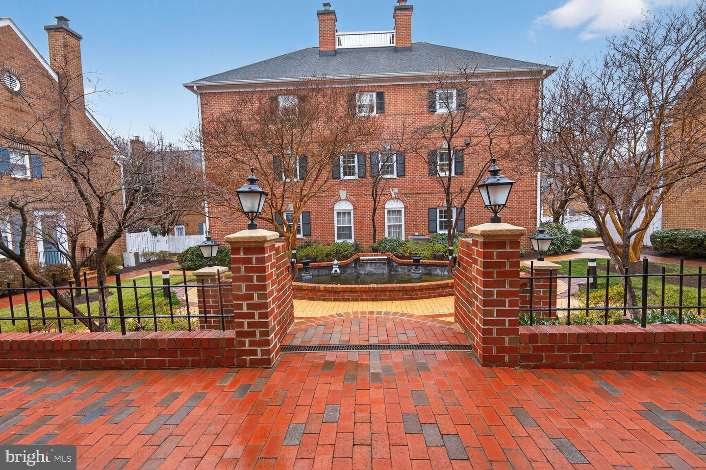 1018 N ROYAL ST, ALEXANDRIA, Virginia 22314, 3 Bedrooms Bedrooms, 6 Rooms Rooms,2 BathroomsBathrooms,Residential,For sale,1018 N ROYAL ST,VAAX2054498 MLS # VAAX2054498