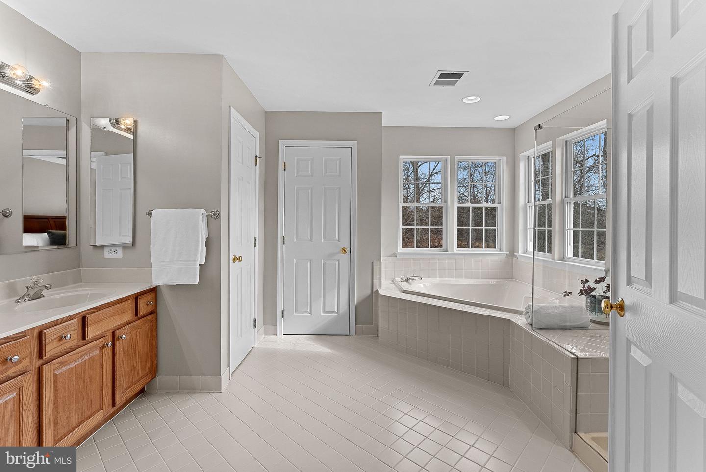 919 RHONDA PL SE, LEESBURG, Virginia 20175, 4 Bedrooms Bedrooms, ,4 BathroomsBathrooms,Residential,For sale,919 RHONDA PL SE,VALO2116704 MLS # VALO2116704