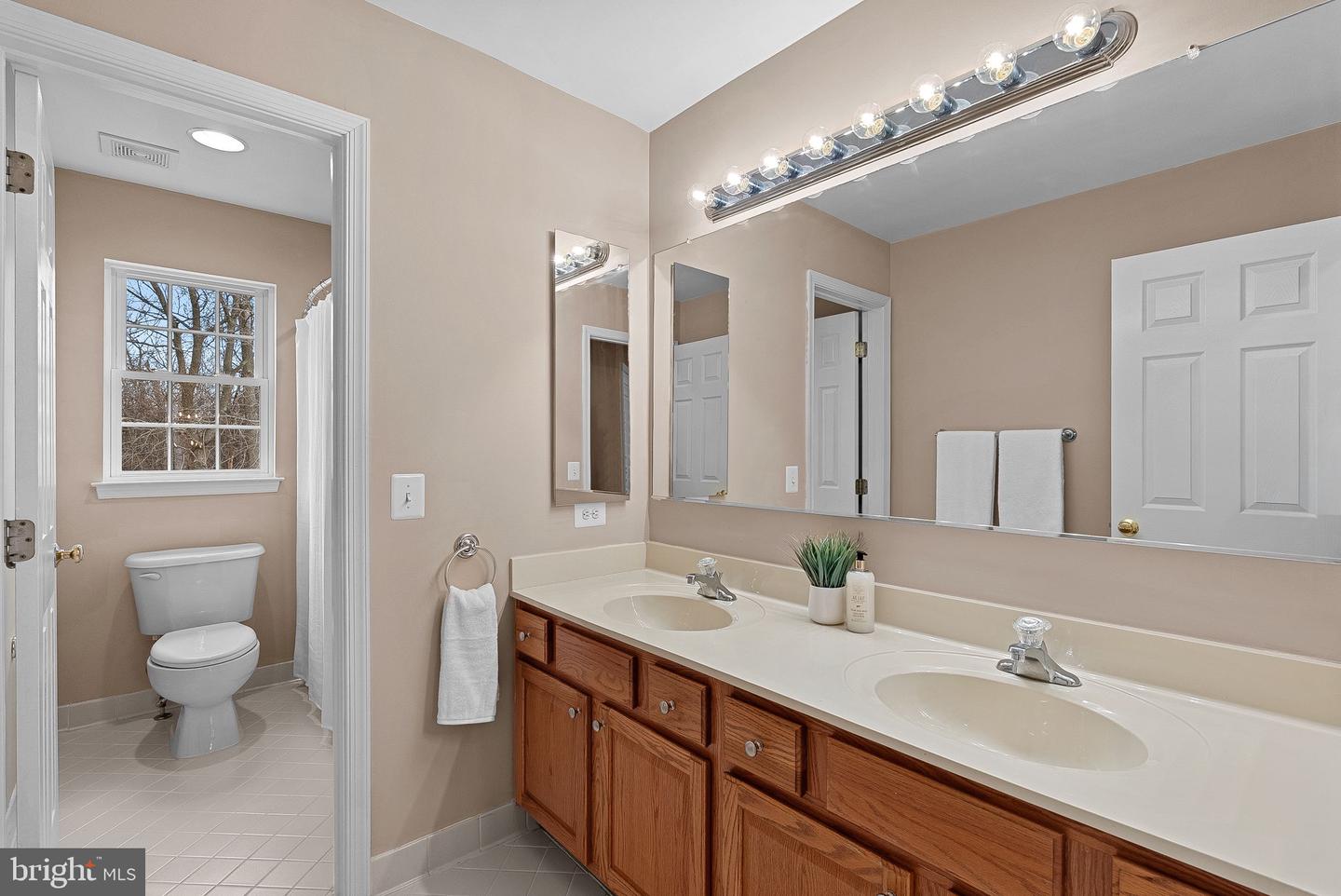 919 RHONDA PL SE, LEESBURG, Virginia 20175, 4 Bedrooms Bedrooms, ,4 BathroomsBathrooms,Residential,For sale,919 RHONDA PL SE,VALO2116704 MLS # VALO2116704