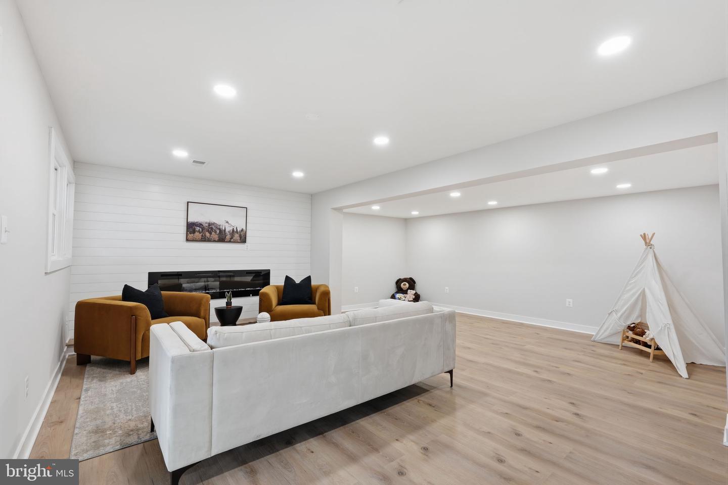 2408 WILLIAM AND MARY DR, ALEXANDRIA, Virginia 22308, 4 Bedrooms Bedrooms, ,3 BathroomsBathrooms,Residential,For sale,2408 WILLIAM AND MARY DR,VAFX2292772 MLS # VAFX2292772