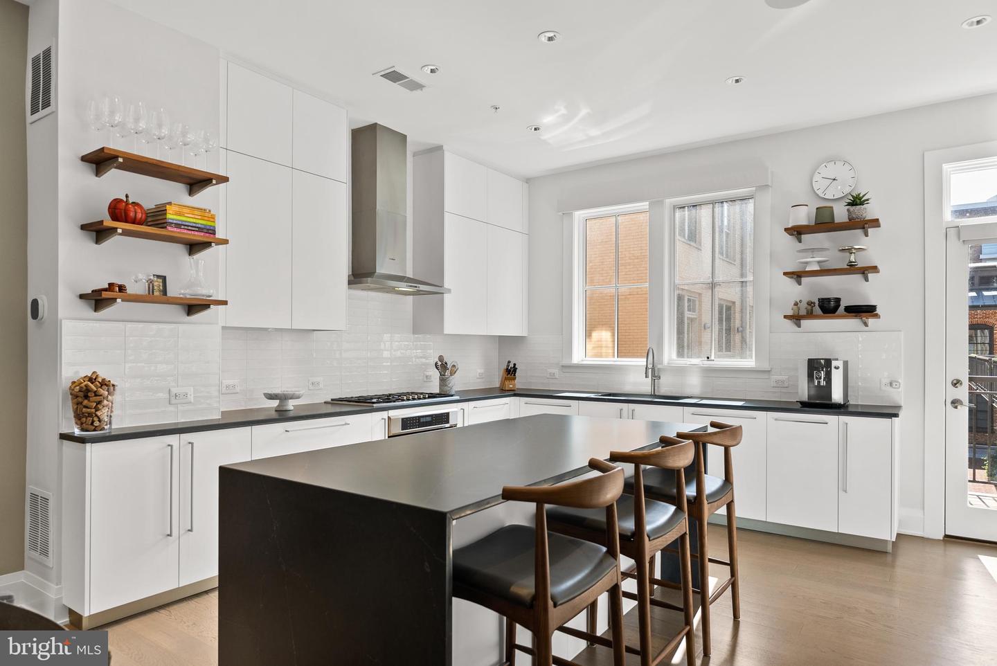 304 S UNION ST, ALEXANDRIA, Virginia 22314, 3 Bedrooms Bedrooms, ,3 BathroomsBathrooms,Residential,For sale,304 S UNION ST,VAAX2054506 MLS # VAAX2054506