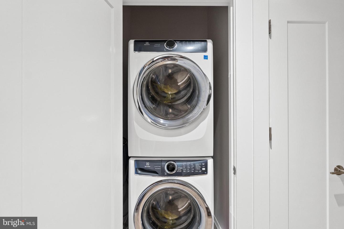 304 S UNION ST, ALEXANDRIA, Virginia 22314, 3 Bedrooms Bedrooms, ,3 BathroomsBathrooms,Residential,For sale,304 S UNION ST,VAAX2054506 MLS # VAAX2054506