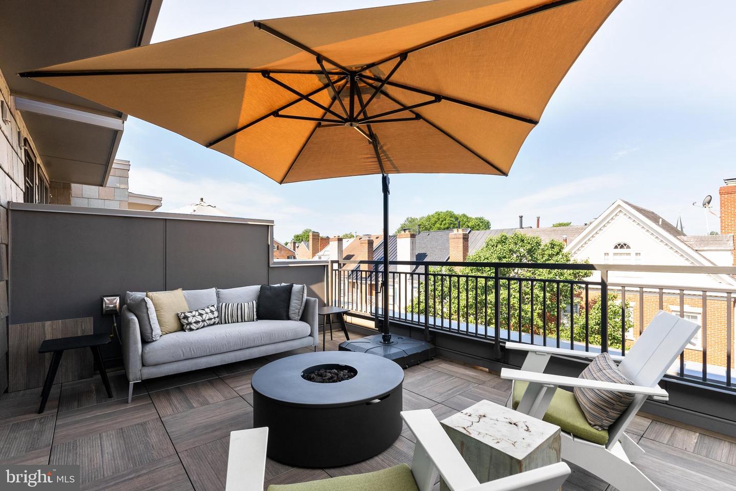 304 S UNION ST, ALEXANDRIA, Virginia 22314, 3 Bedrooms Bedrooms, ,3 BathroomsBathrooms,Residential,For sale,304 S UNION ST,VAAX2054506 MLS # VAAX2054506