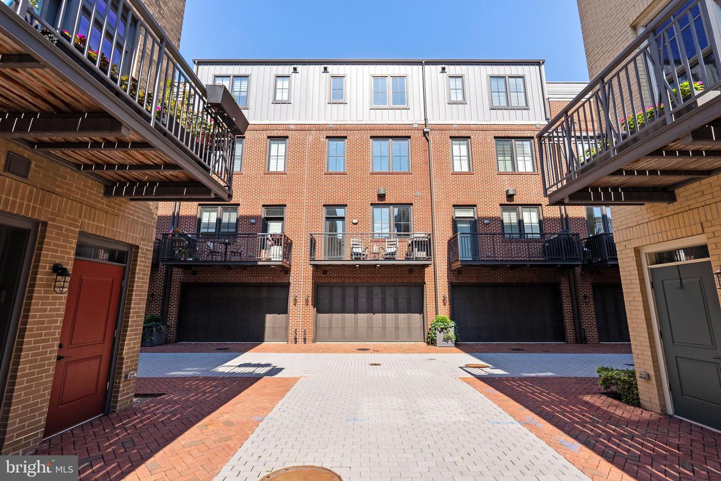 304 S UNION ST, ALEXANDRIA, Virginia 22314, 3 Bedrooms Bedrooms, ,3 BathroomsBathrooms,Residential,For sale,304 S UNION ST,VAAX2054506 MLS # VAAX2054506