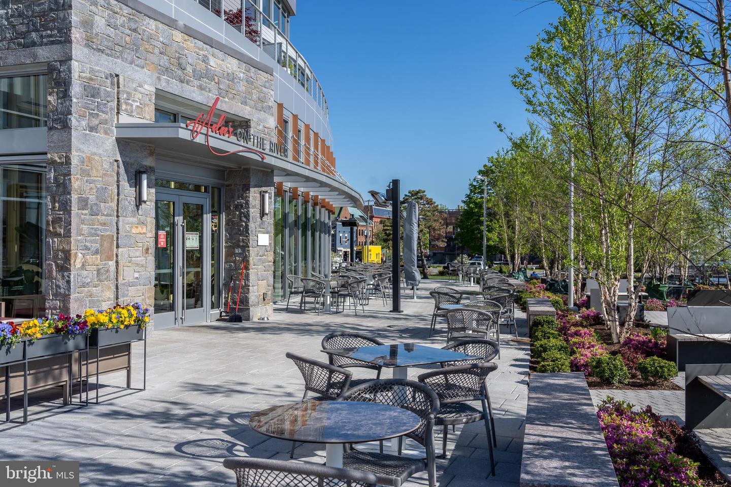 304 S UNION ST, ALEXANDRIA, Virginia 22314, 3 Bedrooms Bedrooms, ,3 BathroomsBathrooms,Residential,For sale,304 S UNION ST,VAAX2054506 MLS # VAAX2054506