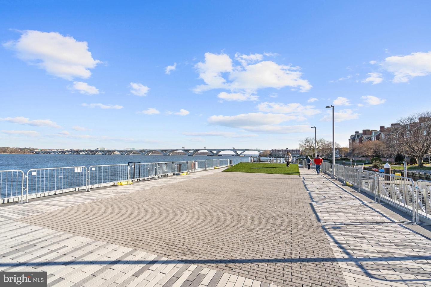 304 S UNION ST, ALEXANDRIA, Virginia 22314, 3 Bedrooms Bedrooms, ,3 BathroomsBathrooms,Residential,For sale,304 S UNION ST,VAAX2054506 MLS # VAAX2054506