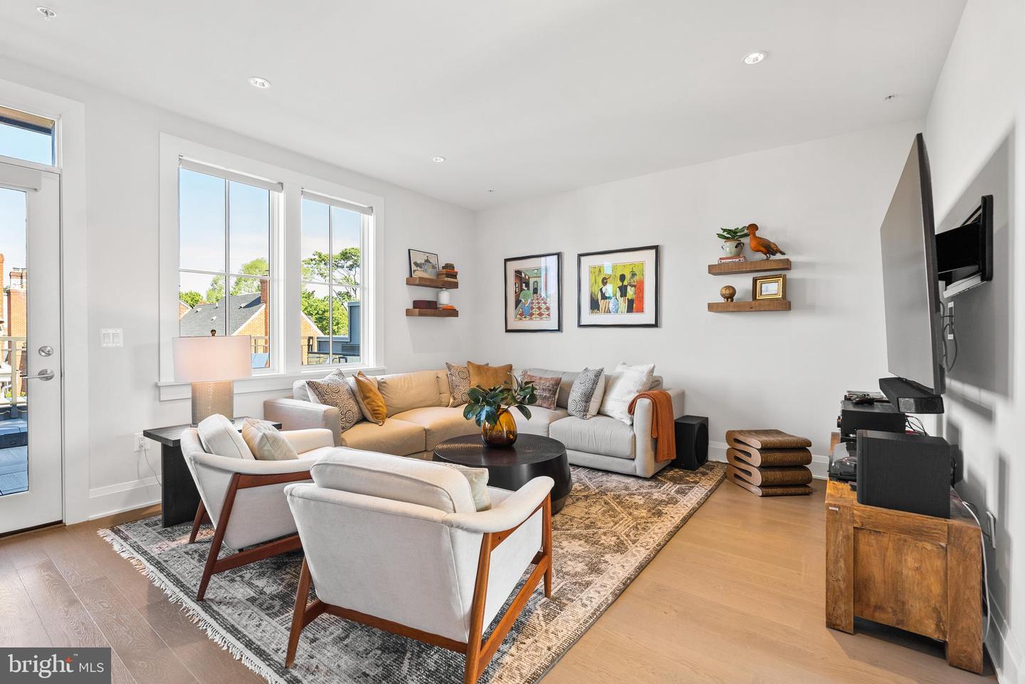 304 S UNION ST, ALEXANDRIA, Virginia 22314, 3 Bedrooms Bedrooms, ,3 BathroomsBathrooms,Residential,For sale,304 S UNION ST,VAAX2054506 MLS # VAAX2054506