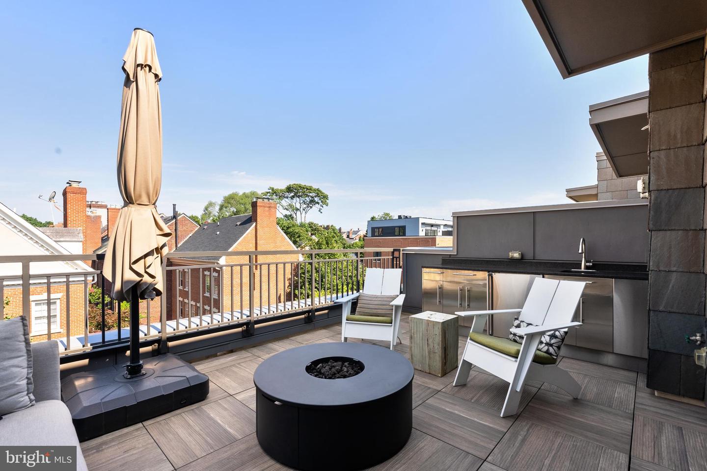 304 S UNION ST, ALEXANDRIA, Virginia 22314, 3 Bedrooms Bedrooms, ,3 BathroomsBathrooms,Residential,For sale,304 S UNION ST,VAAX2054506 MLS # VAAX2054506