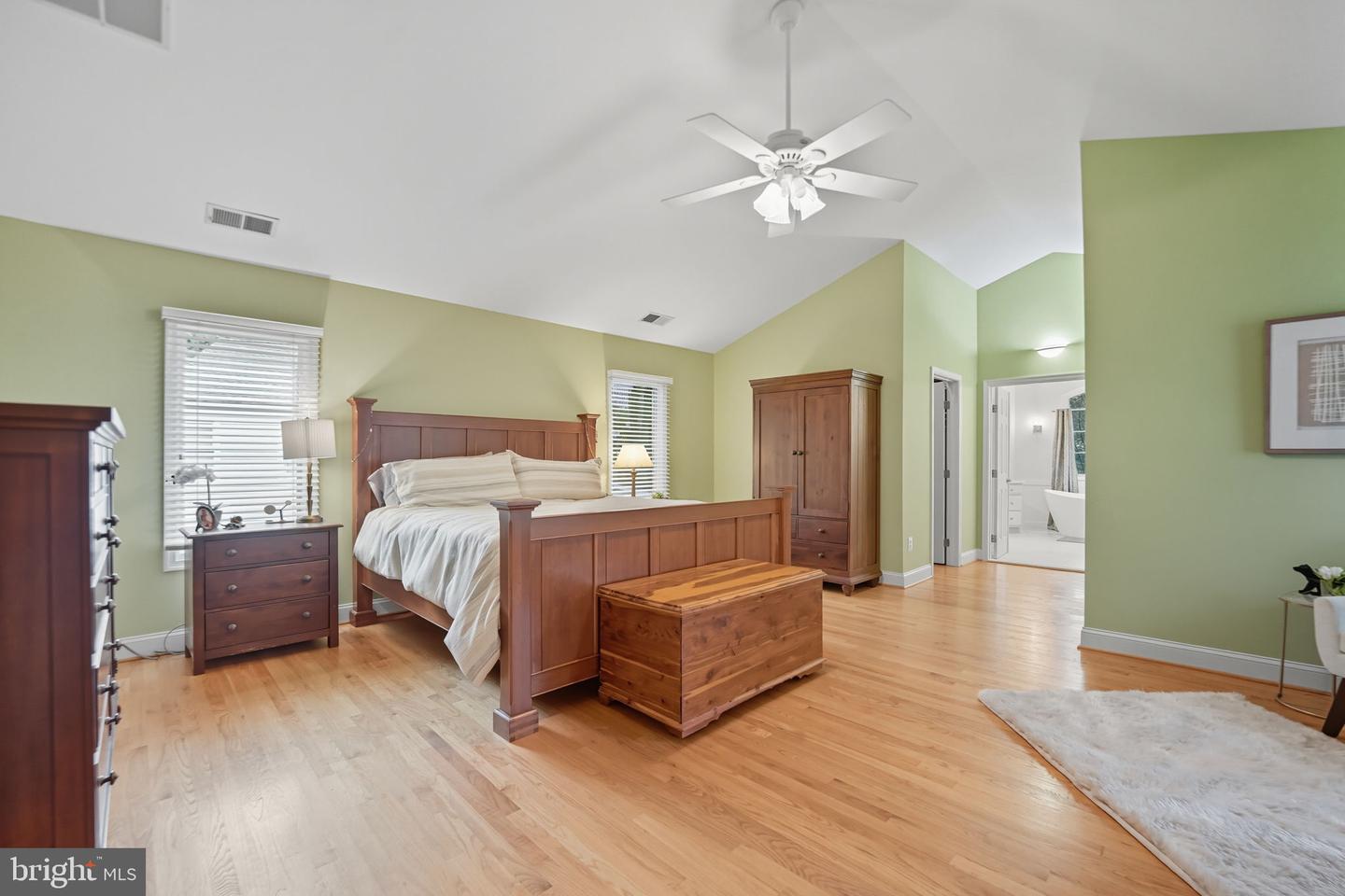 201 PRESCOTT CIR SE, VIENNA, Virginia 22180, 5 Bedrooms Bedrooms, ,4 BathroomsBathrooms,Residential,For sale,201 PRESCOTT CIR SE,VAFX2292856 MLS # VAFX2292856