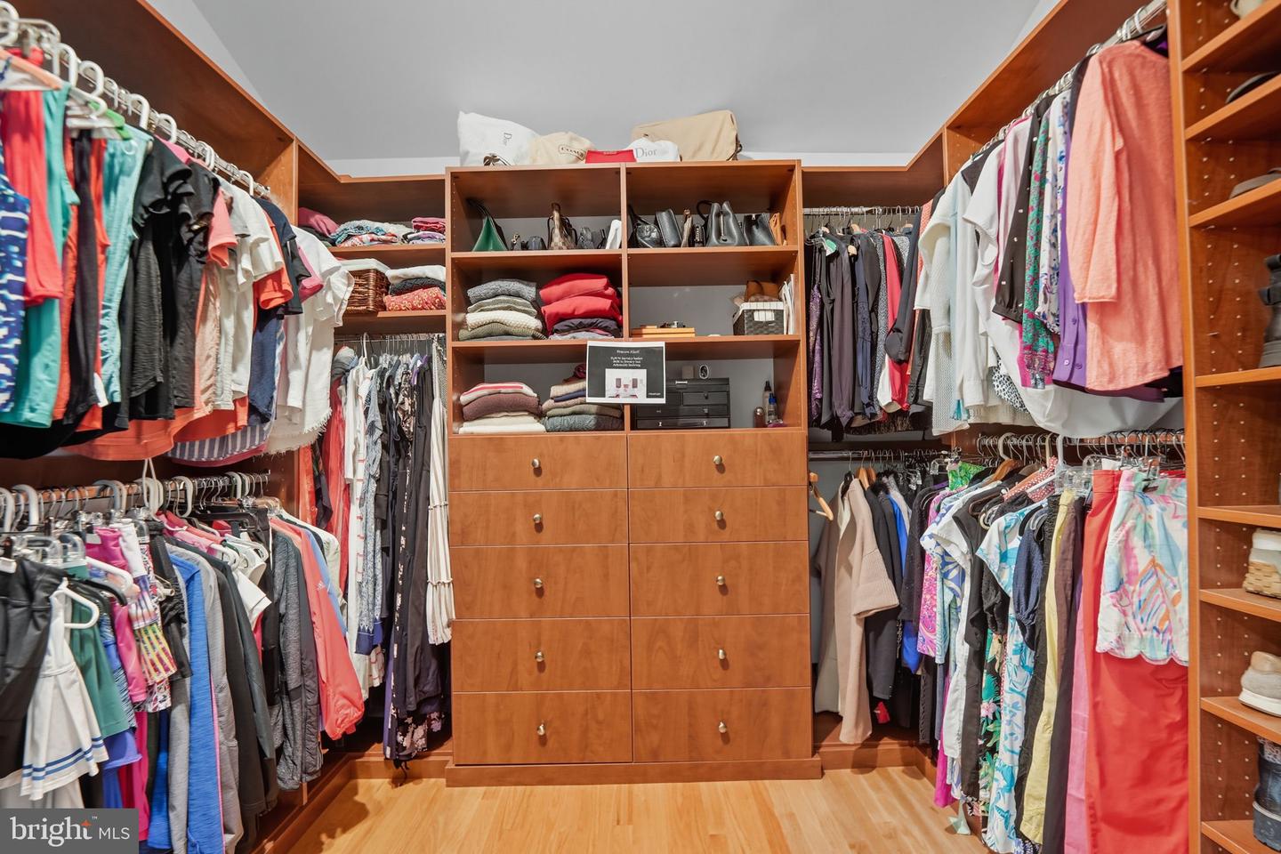 201 PRESCOTT CIR SE, VIENNA, Virginia 22180, 5 Bedrooms Bedrooms, ,4 BathroomsBathrooms,Residential,For sale,201 PRESCOTT CIR SE,VAFX2292856 MLS # VAFX2292856