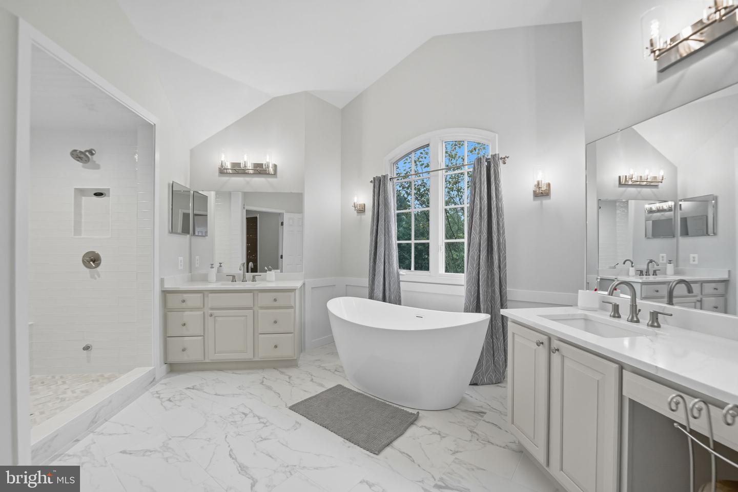 201 PRESCOTT CIR SE, VIENNA, Virginia 22180, 5 Bedrooms Bedrooms, ,4 BathroomsBathrooms,Residential,For sale,201 PRESCOTT CIR SE,VAFX2292856 MLS # VAFX2292856