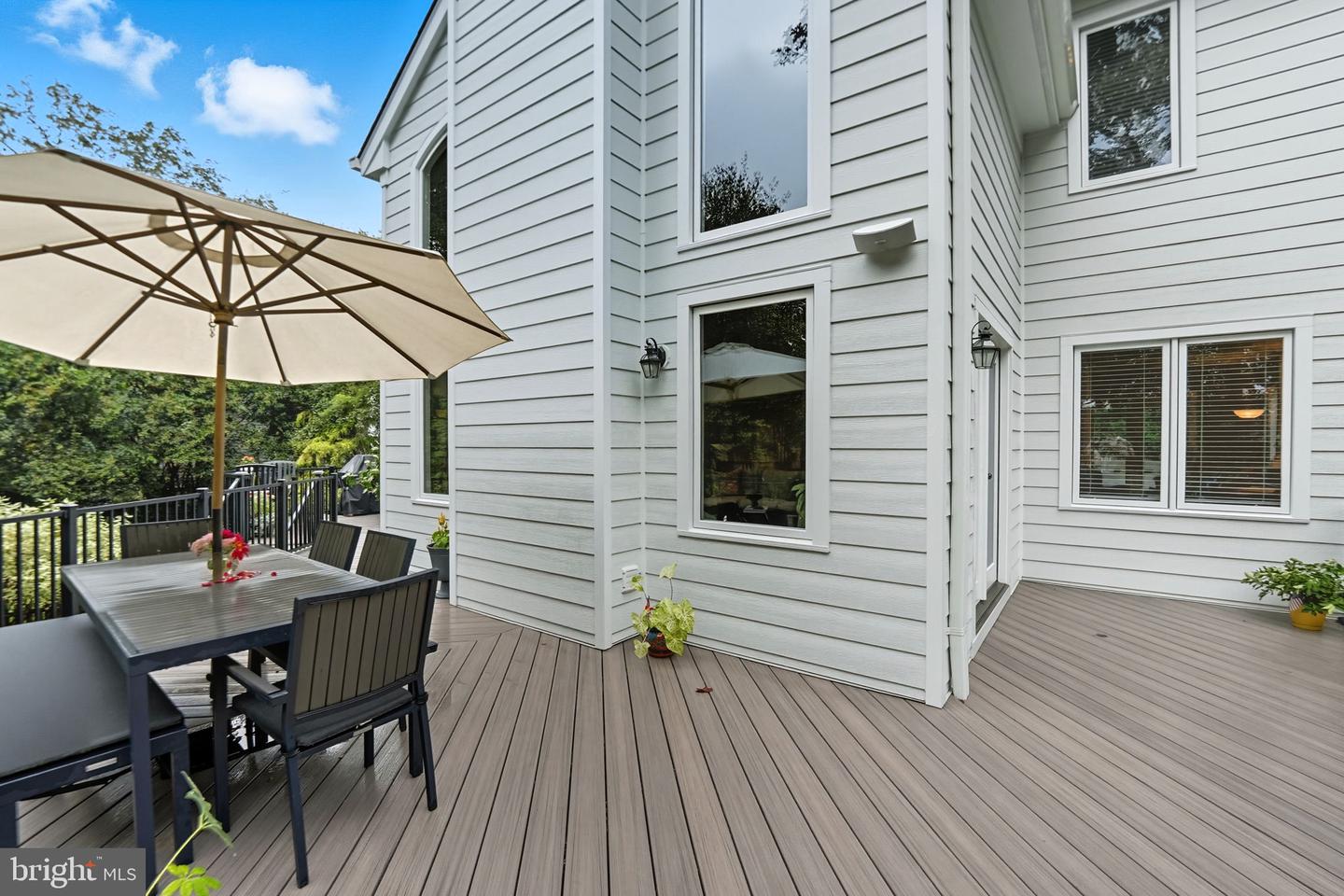 201 PRESCOTT CIR SE, VIENNA, Virginia 22180, 5 Bedrooms Bedrooms, ,4 BathroomsBathrooms,Residential,For sale,201 PRESCOTT CIR SE,VAFX2292856 MLS # VAFX2292856