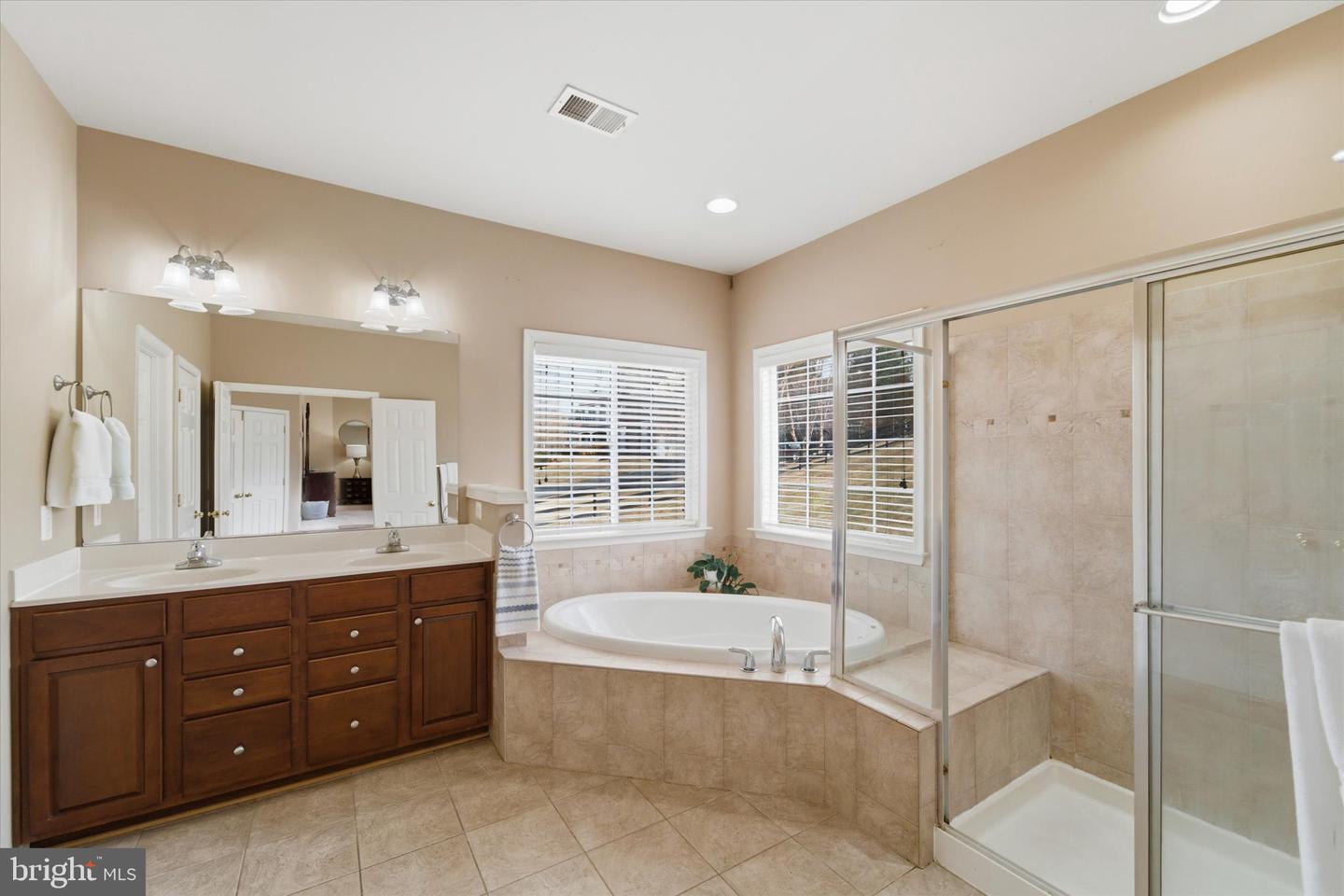 6909 MILL VALLEY DR, WARRENTON, Virginia 20187, 5 Bedrooms Bedrooms, ,4 BathroomsBathrooms,Residential,For sale,6909 MILL VALLEY DR,VAFQ2020722 MLS # VAFQ2020722