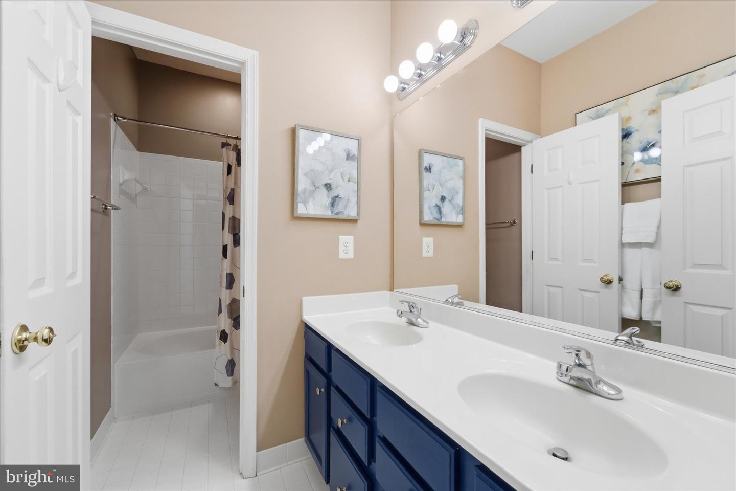 6909 MILL VALLEY DR, WARRENTON, Virginia 20187, 5 Bedrooms Bedrooms, ,4 BathroomsBathrooms,Residential,For sale,6909 MILL VALLEY DR,VAFQ2020722 MLS # VAFQ2020722