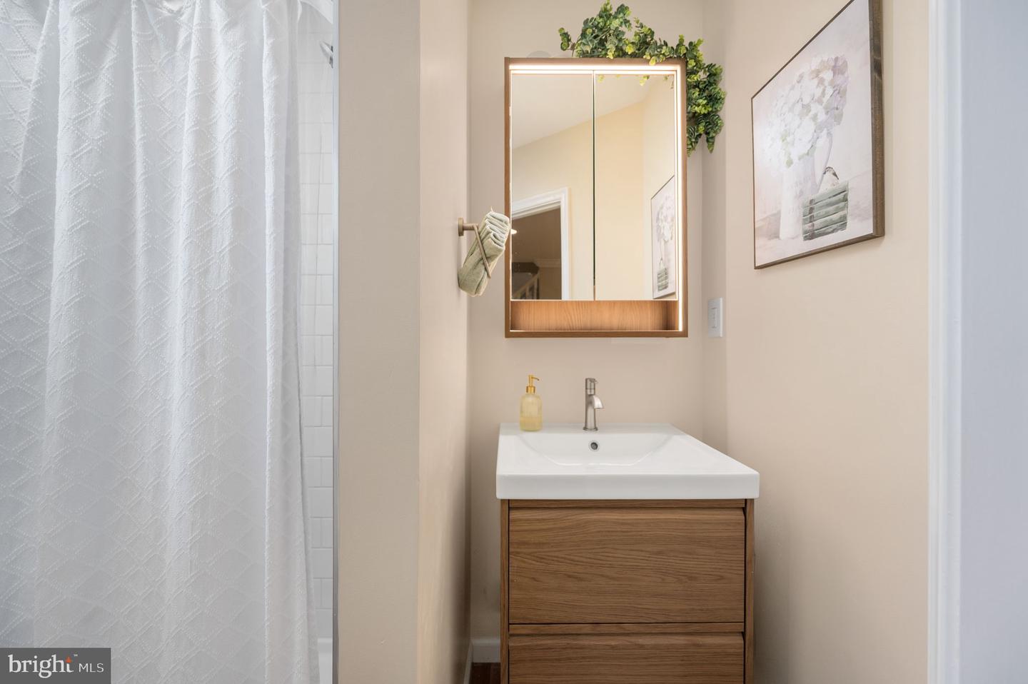 513 LAKEVIEW PKWY, LOCUST GROVE, Virginia 22508, 4 Bedrooms Bedrooms, ,3 BathroomsBathrooms,Residential,For sale,513 LAKEVIEW PKWY,VAOR2013424 MLS # VAOR2013424