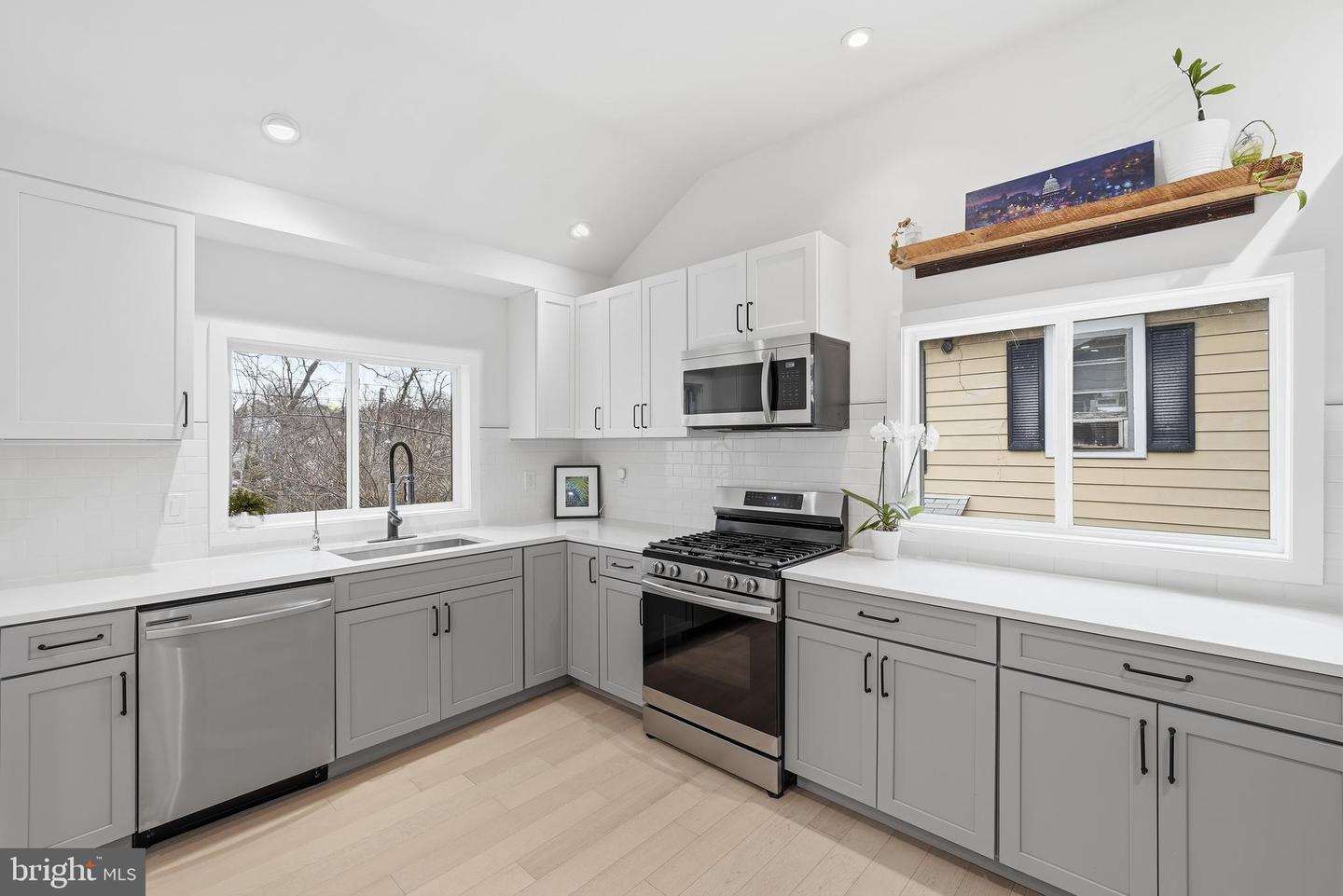 2211 FRANKLIN ST NE, WASHINGTON, District Of Columbia 20018, 5 Bedrooms Bedrooms, ,3 BathroomsBathrooms,Residential,For sale,2211 FRANKLIN ST NE,DCDC2247944 MLS # DCDC2247944