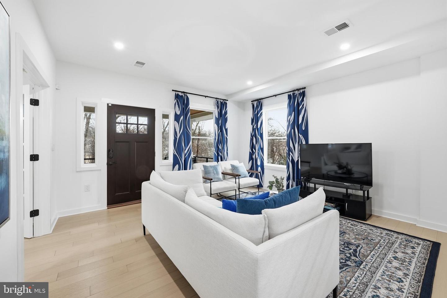 2211 FRANKLIN ST NE, WASHINGTON, District Of Columbia 20018, 5 Bedrooms Bedrooms, ,3 BathroomsBathrooms,Residential,For sale,2211 FRANKLIN ST NE,DCDC2247944 MLS # DCDC2247944