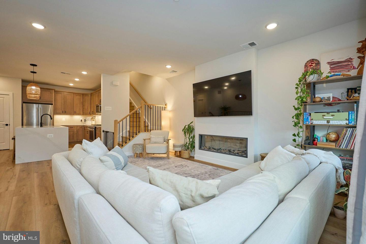 4937 EISENHOWER AVE, ALEXANDRIA, Virginia 22304, 4 Bedrooms Bedrooms, 8 Rooms Rooms,3 BathroomsBathrooms,Residential,For sale,4937 EISENHOWER AVE,VAAX2054524 MLS # VAAX2054524