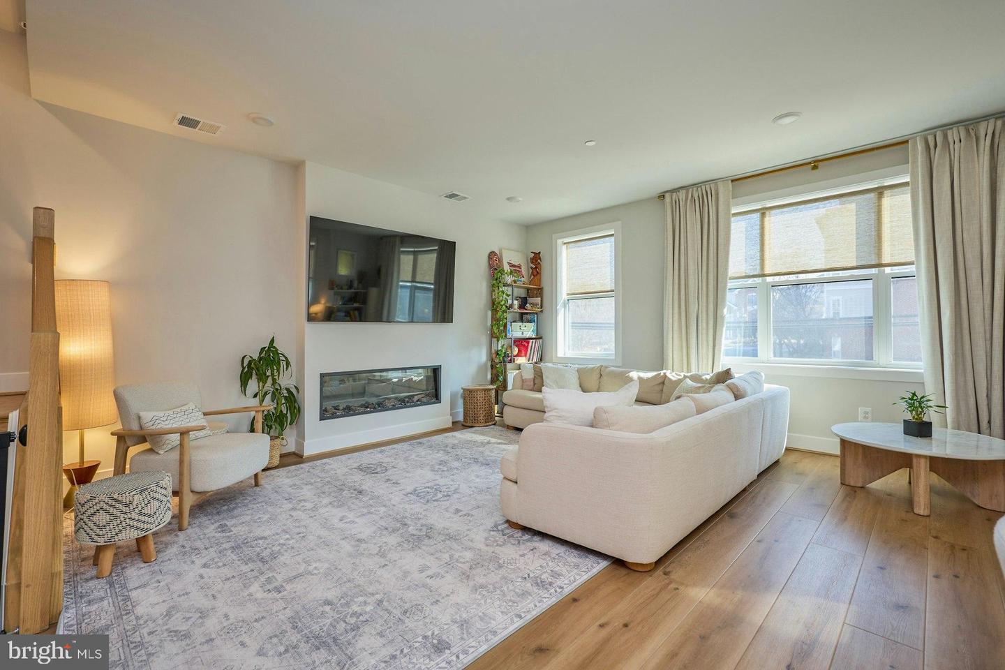 4937 EISENHOWER AVE, ALEXANDRIA, Virginia 22304, 4 Bedrooms Bedrooms, 8 Rooms Rooms,3 BathroomsBathrooms,Residential,For sale,4937 EISENHOWER AVE,VAAX2054524 MLS # VAAX2054524