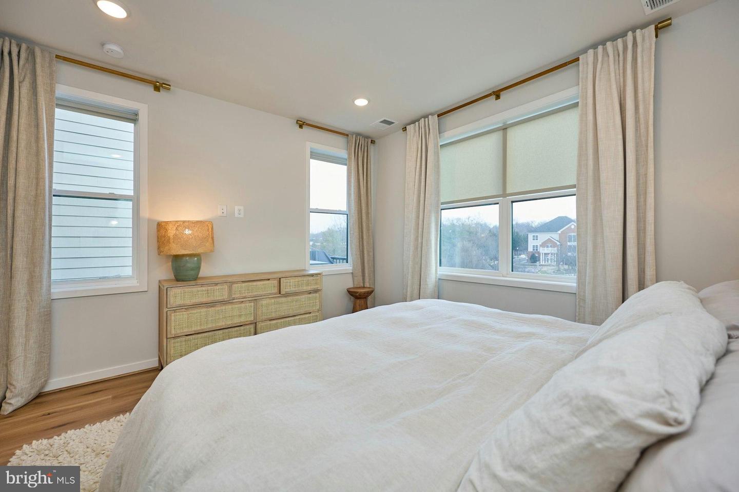 4937 EISENHOWER AVE, ALEXANDRIA, Virginia 22304, 4 Bedrooms Bedrooms, 8 Rooms Rooms,3 BathroomsBathrooms,Residential,For sale,4937 EISENHOWER AVE,VAAX2054524 MLS # VAAX2054524