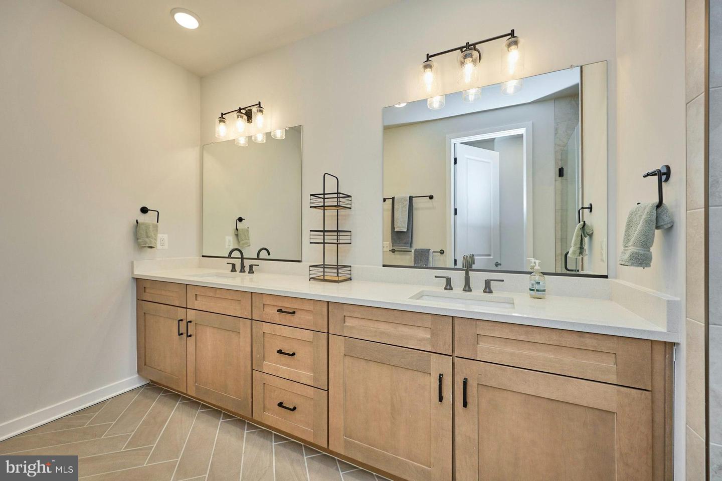 4937 EISENHOWER AVE, ALEXANDRIA, Virginia 22304, 4 Bedrooms Bedrooms, 8 Rooms Rooms,3 BathroomsBathrooms,Residential,For sale,4937 EISENHOWER AVE,VAAX2054524 MLS # VAAX2054524