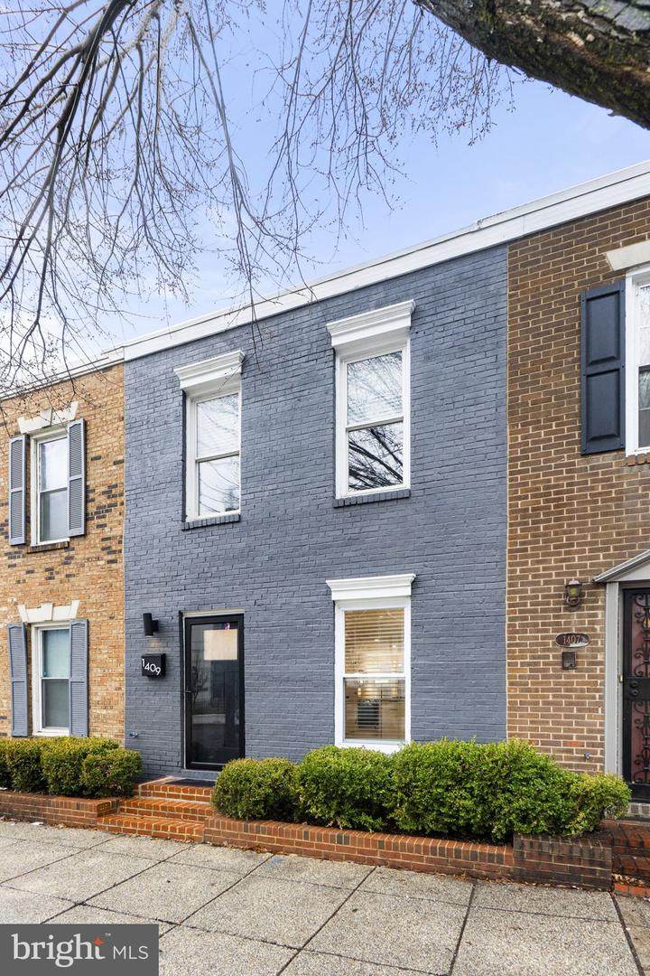 1409 SOUTH CAPITOL ST SW, WASHINGTON, District Of Columbia 20003, 2 Bedrooms Bedrooms, ,2 BathroomsBathrooms,Residential,For sale,1409 SOUTH CAPITOL ST SW,DCDC2248026 MLS # DCDC2248026
