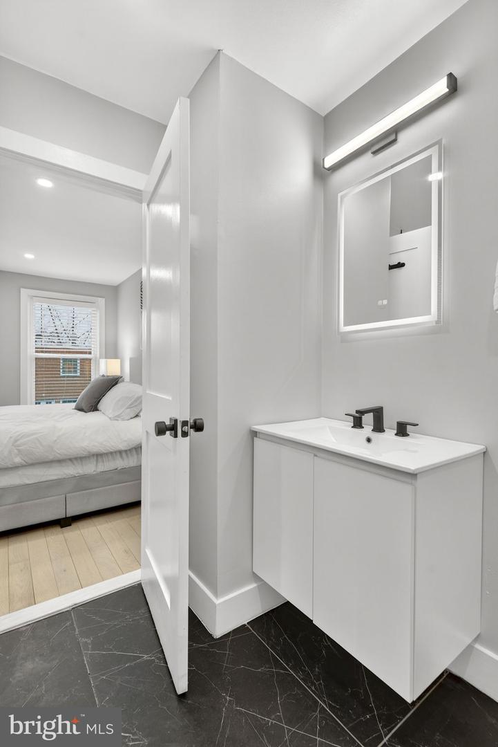 1409 SOUTH CAPITOL ST SW, WASHINGTON, District Of Columbia 20003, 2 Bedrooms Bedrooms, ,2 BathroomsBathrooms,Residential,For sale,1409 SOUTH CAPITOL ST SW,DCDC2248026 MLS # DCDC2248026