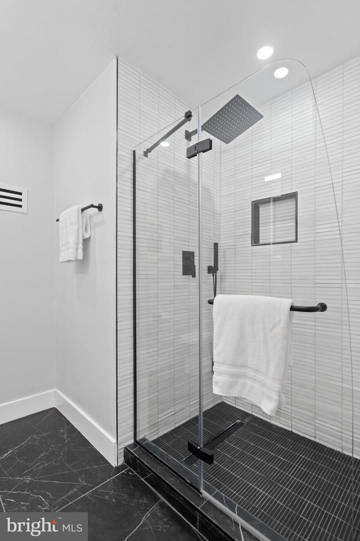 1409 SOUTH CAPITOL ST SW, WASHINGTON, District Of Columbia 20003, 2 Bedrooms Bedrooms, ,2 BathroomsBathrooms,Residential,For sale,1409 SOUTH CAPITOL ST SW,DCDC2248026 MLS # DCDC2248026