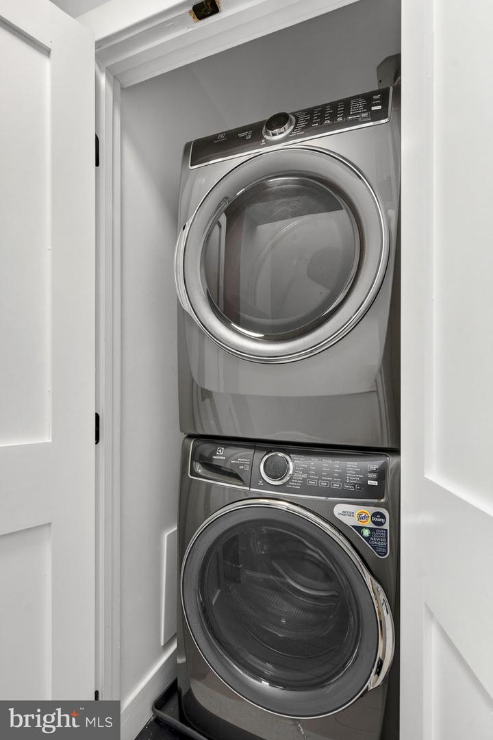 1409 SOUTH CAPITOL ST SW, WASHINGTON, District Of Columbia 20003, 2 Bedrooms Bedrooms, ,2 BathroomsBathrooms,Residential,For sale,1409 SOUTH CAPITOL ST SW,DCDC2248026 MLS # DCDC2248026