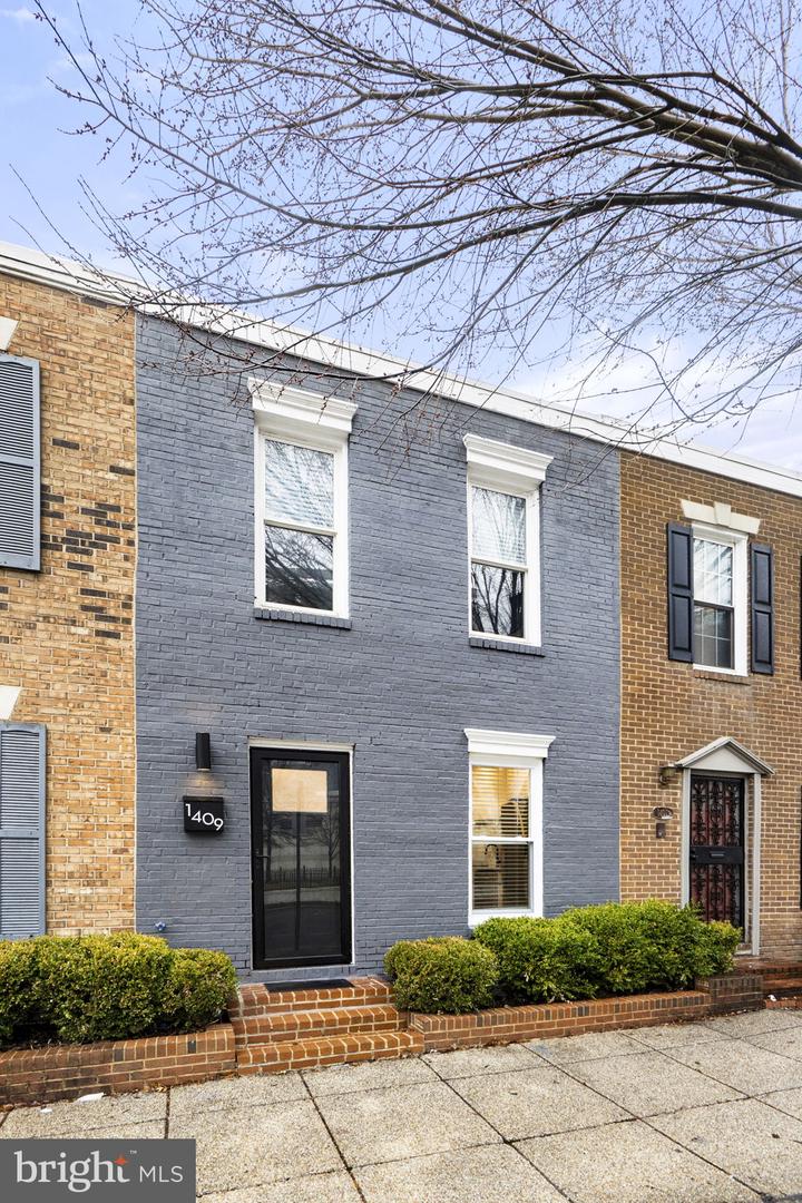 1409 SOUTH CAPITOL ST SW, WASHINGTON, District Of Columbia 20003, 2 Bedrooms Bedrooms, ,2 BathroomsBathrooms,Residential,For sale,1409 SOUTH CAPITOL ST SW,DCDC2248026 MLS # DCDC2248026