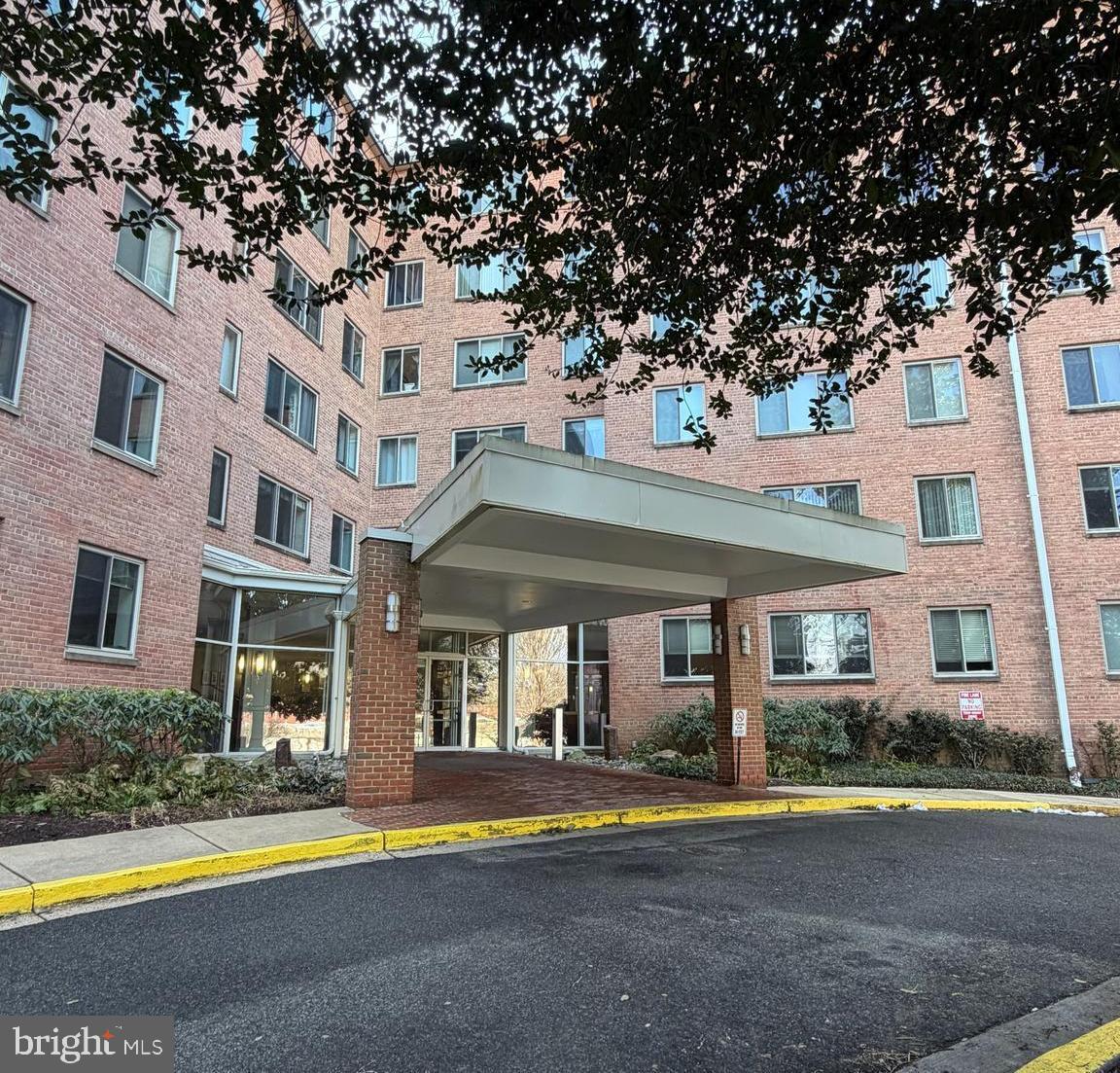 3000 SPOUT RUN PKWY #B311, ARLINGTON, Virginia 22201, 2 Bedrooms Bedrooms, ,1 BathroomBathrooms,Residential,For sale,3000 SPOUT RUN PKWY #B311,VAAR2069360 MLS # VAAR2069360