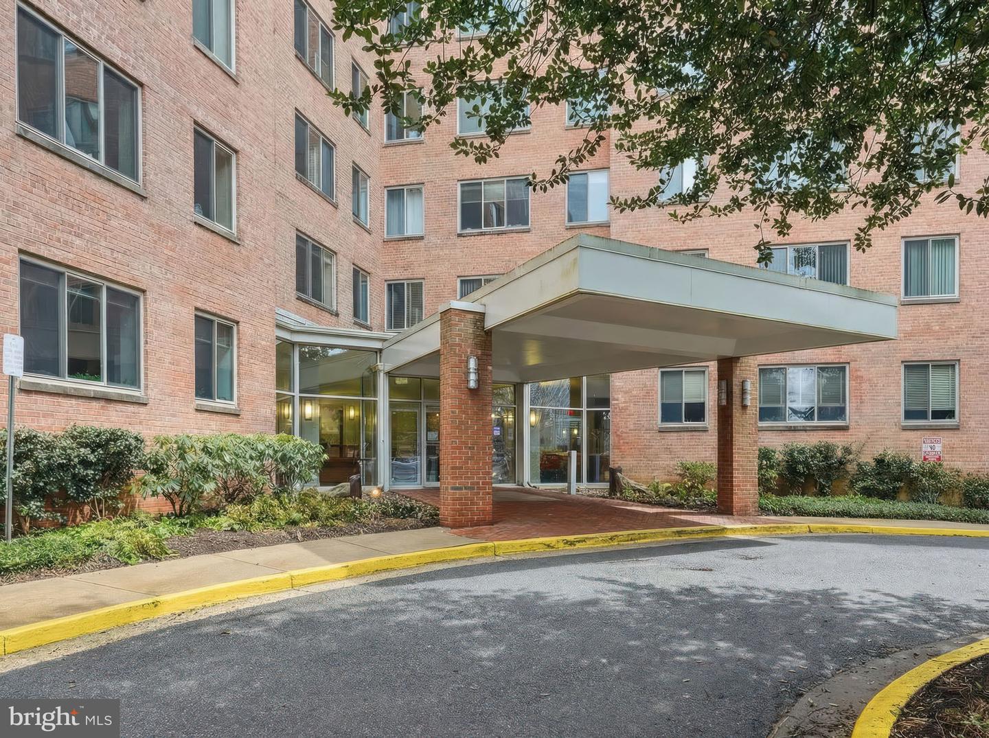 3000 SPOUT RUN PKWY #B311, ARLINGTON, Virginia 22201, 2 Bedrooms Bedrooms, ,1 BathroomBathrooms,Residential,For sale,3000 SPOUT RUN PKWY #B311,VAAR2069360 MLS # VAAR2069360