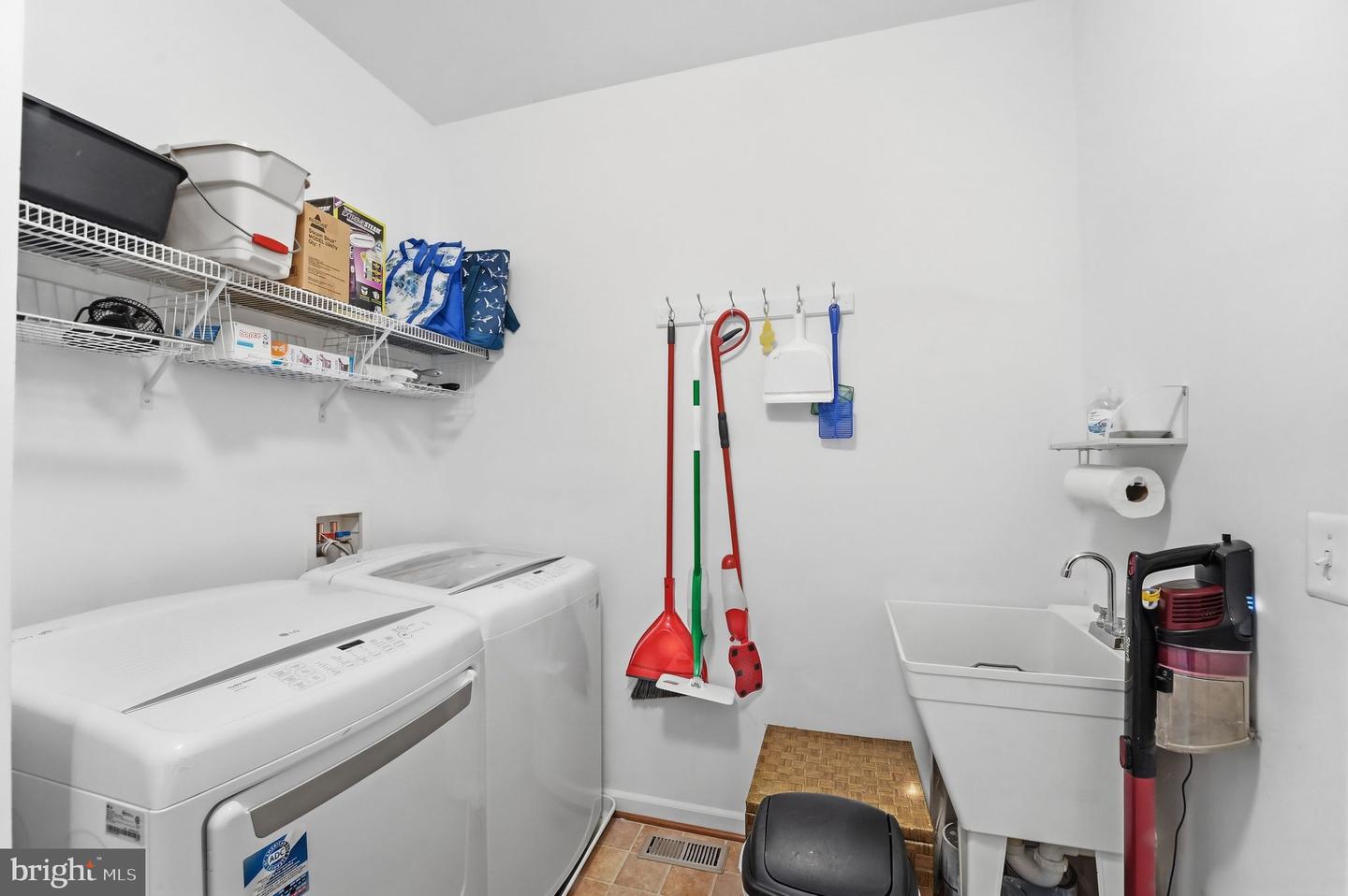 156 TOPAZ CT, WARRENTON, Virginia 20186, 3 Bedrooms Bedrooms, ,2 BathroomsBathrooms,Residential,For sale,156 TOPAZ CT,VAFQ2020740 MLS # VAFQ2020740