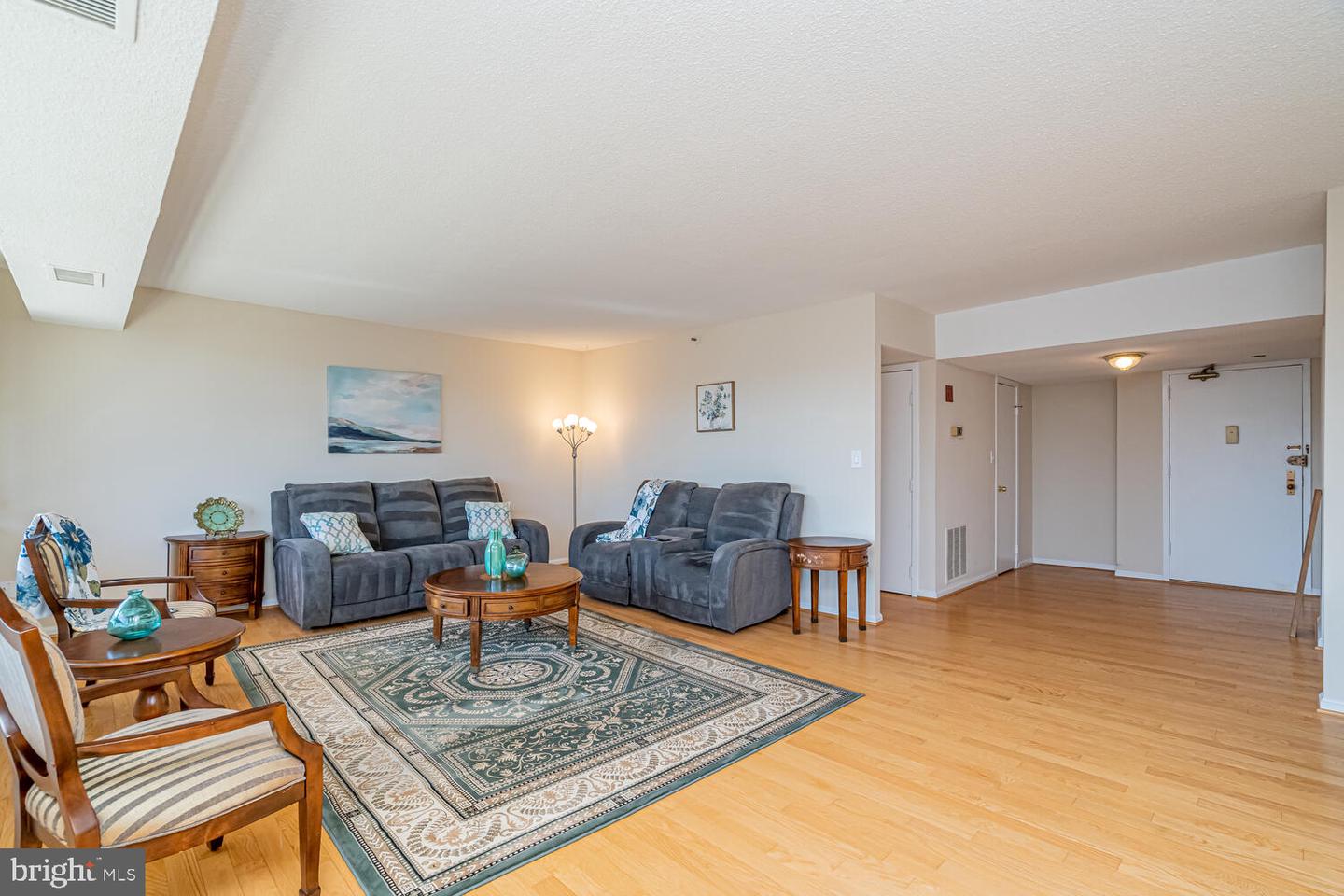 3713 S GEORGE MASON DR #305, FALLS CHURCH, Virginia 22041, 3 Bedrooms Bedrooms, ,2 BathroomsBathrooms,Residential,For sale,3713 S GEORGE MASON DR #305,VAFX2293080 MLS # VAFX2293080