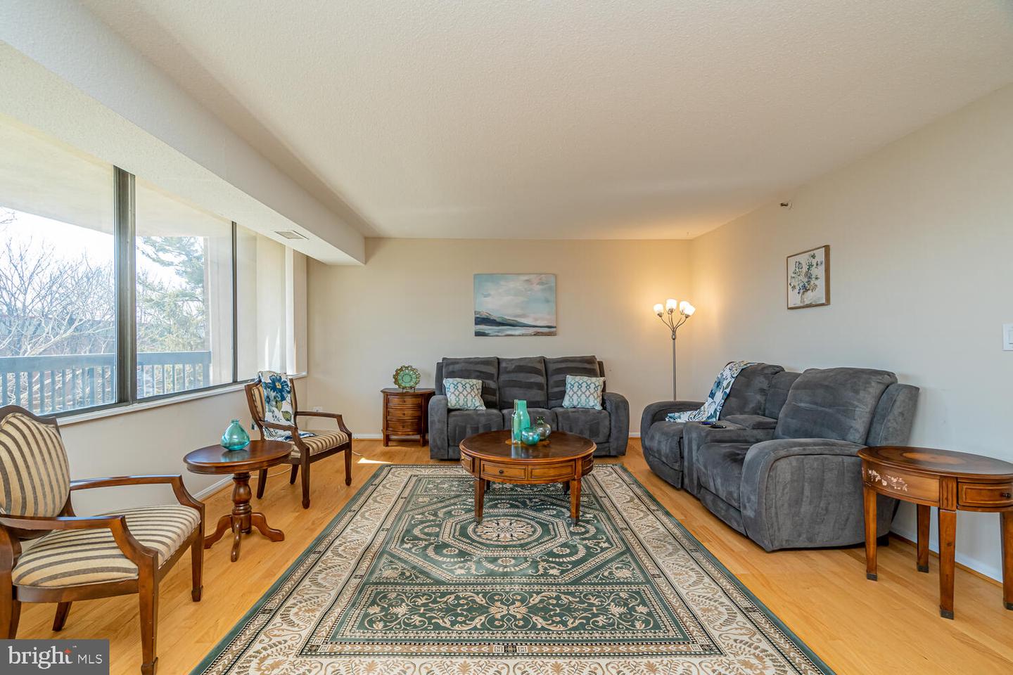 3713 S GEORGE MASON DR #305, FALLS CHURCH, Virginia 22041, 3 Bedrooms Bedrooms, ,2 BathroomsBathrooms,Residential,For sale,3713 S GEORGE MASON DR #305,VAFX2293080 MLS # VAFX2293080